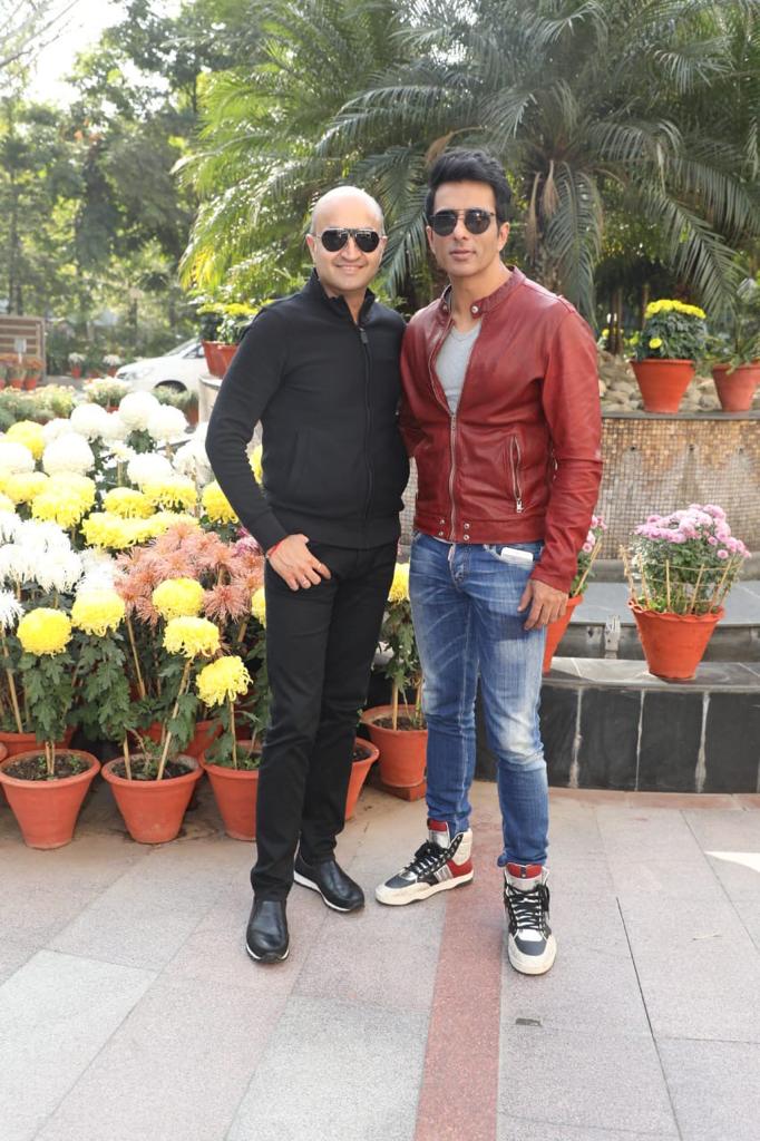 ਕਰਣ ਨੇ ਇੱਕ ਘੰਟੇ ਦਾ ਸਮਾਂ ਮੰਗਿਆ ਤੇ ਟਰੈਕਟਰ ਕੰਪਨੀ ਦੇ ਮਾਲਕ ਨਾਲ ਗੱਲ ਕੀਤੀ ਜਿਨ੍ਹਾਂ ਨੇ ਵੀ ਝੱਟ ਹਾਂ ਕਰ ਦਿੱਤੀ। ਪਰ ਸਵਾਲ ਇਹ ਸੀ ਕਿ ਕੀ ਸ਼ਾਮ ਤੱਕ ਟਰੈਕਟਰ ਪਹੁੰਚ ਜਾਵੇਗਾ। ਕਰਣ ਨੇ ਇੱਕ ਘੰਟੇ ਦਾ ਸਮਾਂ ਮੰਗਿਆ ਤੇ ਟਰੈਕਟਰ ਕੰਪਨੀ ਦੇ ਮਾਲਕ ਨਾਲ ਗੱਲ ਕੀਤੀ ਜਿਨ੍ਹਾਂ ਨੇ ਵੀ ਝੱਟ ਹਾਂ ਕਰ ਦਿੱਤੀ। ਪਰ ਸਵਾਲ ਇਹ ਸੀ ਕਿ ਕੀ ਸ਼ਾਮ ਤੱਕ ਟਰੈਕਟਰ ਪਹੁੰਚ ਜਾਵੇਗਾ।