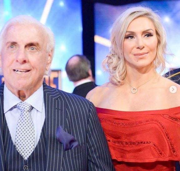  ਪਹਿਲਵਾਨ ਰਿਕ ਫਲੇਅਰ ਦੀ ਧੀ ਹੈ ਅਤੇ ਹੁਣ ਖੁਦ ਰਿੰਗ ਵਿਚ ਲੜਦੀ ਹੈ। CharlotteFlair@instagram