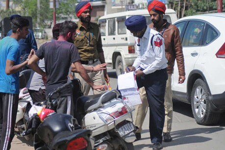 Patiala: ਫ਼ਰਜ਼ੀ ਪੁਲਿਸ ਮੁਲਾਜ਼ਮ ਬਣ ਮਾਸਕ ਨਾ ਪਾਉਣ 'ਤੇ 15 ਨੌਜਵਾਨਾਂ ਦੇ ਕੱਟੇ 800-800 ਦੇ ਚਲਾਨ