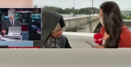 VIDEO: ਟੀਵੀ 'ਤੇ ਲਾਈਵ ਮਹਿਲਾ ਪੱਤਰਕਾਰ ਨੂੰ ਚਾਕੂ ਵਿਖਾ ਕੇ ਖੋ ਲਏ ਮੋਬਾਇਲ ਫੋਨ
