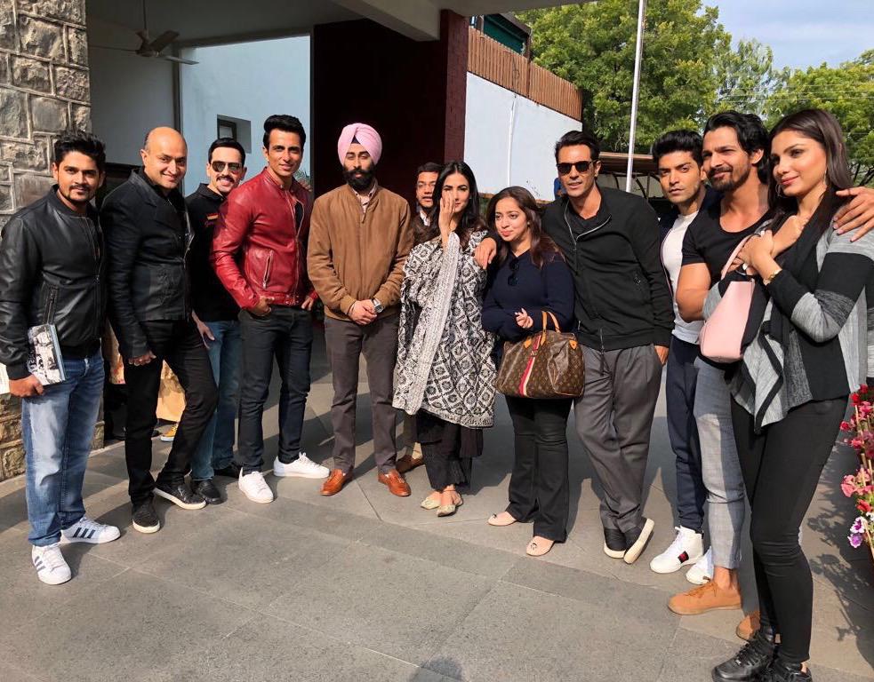 ਸੋਨੂੰ ਸੂਦ ਦੇ ਇੱਕ ਇਸ਼ਾਰੇ ਤੇ ਉਨ੍ਹਾਂ ਦੇ ਚੰਡੀਗੜ੍ਹ ਦੇ ਇਸ ਯਾਰ ਬੇਲੀ ਕਰਣ ਗਿਲਹੋਤਰਾ ਨੇ ਆਂਧਰਾ ਦੇ ਗ਼ਰੀਬ ਕਿਸਾਨ ਨੂੰ ਘੱਲਿਆ ਟਰੈਕਟਰ ਸੋਨੂੰ ਸੂਦ ਦੇ ਇੱਕ ਇਸ਼ਾਰੇ ਤੇ ਉਨ੍ਹਾਂ ਦੇ ਚੰਡੀਗੜ੍ਹ ਦੇ ਇਸ ਯਾਰ ਬੇਲੀ ਕਰਣ ਗਿਲਹੋਤਰਾ ਨੇ ਆਂਧਰਾ ਦੇ ਗ਼ਰੀਬ ਕਿਸਾਨ ਨੂੰ ਘੱਲਿਆ ਟਰੈਕਟਰ