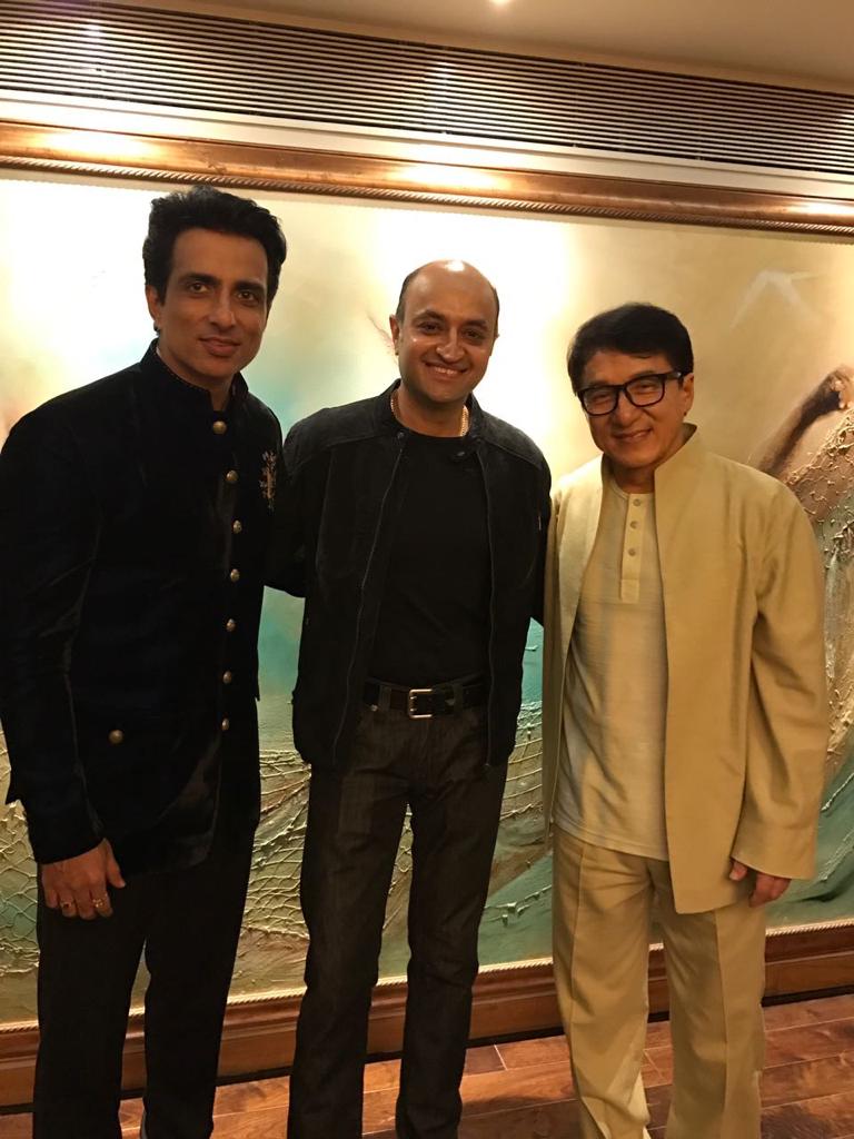 ਆਪਣੇ ਦੋਸਤ ਦੀ ਤਾਰੀਫ਼ ਕਰਨੋਂ ਨਾ ਥੱਕਣ ਵਾਲੇ ਕਰਣ ਨੇ ਕਿਹਾ ਕਿ ਸੋਨੂੰ ਨੇ ਜੋ ਮਾਨਵਤਾ ਦੀ ਮਿਸਾਲ ਪੇਸ਼ ਕੀਤੀ ਹੈ ਉਸ ਅੱਗੇ ਸਲਾਮ। ਆਪਣੇ ਦੋਸਤ ਦੀ ਤਾਰੀਫ਼ ਕਰਨੋਂ ਨਾ ਥੱਕਣ ਵਾਲੇ ਕਰਣ ਨੇ ਕਿਹਾ ਕਿ ਸੋਨੂੰ ਨੇ ਜੋ ਮਾਨਵਤਾ ਦੀ ਮਿਸਾਲ ਪੇਸ਼ ਕੀਤੀ ਹੈ ਉਸ ਅੱਗੇ ਸਲਾਮ।