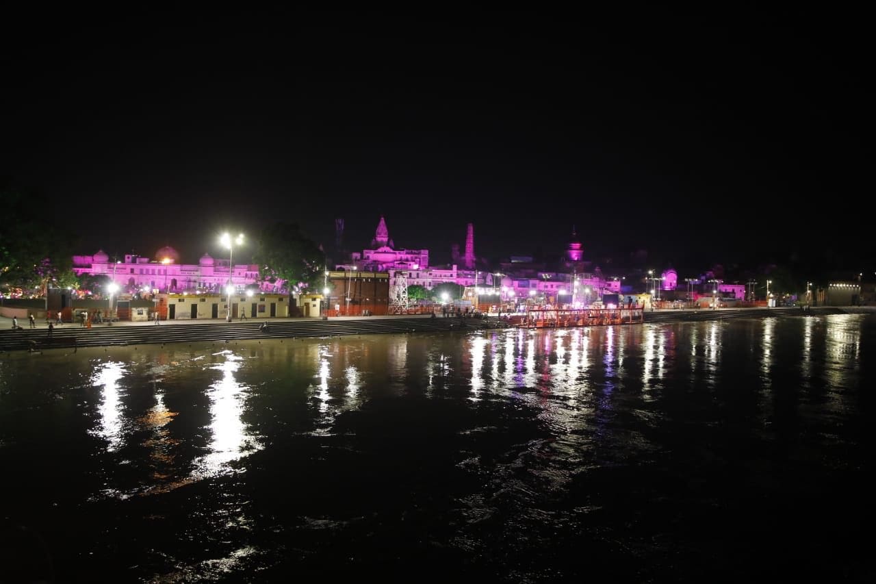  ਅਯੁਧਿਆ ਨਗਰੀ ਨੂੰ ਪੂਰੀ ਤਰ੍ਹਾਂ ਸਜਾਇਆ ਗਿਆ ਹੈ। ਸੁੰਦਰ ਮਨਮੋਹਕ ਤਸਵੀਰ