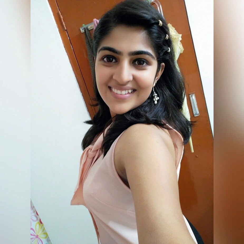  22 ਸਾਲਾ ਸਾਨਿਆ ਢੀਂਗਰਾ ਤਕਨੀਕੀ ਸਟਾਫ ਦੇ ਮੈਂਬਰ ਵਜੋਂ ਸ਼ਾਮਲ ਹੋ ਗਈ ਹੈ। ਉਸਨੇ ਜੁਲਾਈ ਵਿੱਚ ਐਨਆਈਟੀ (ਨੈਸ਼ਨਲ ਇੰਸਟੀਚਿਊਟ ਆਫ਼ ਟੈਕਨਾਲੋਜੀ) ਹਮੀਰਪੁਰ ਤੋਂ ਬੀ.ਟੈਕ ਕੰਪਿਊਟਰ ਸਾਇੰਸ ਦੀ ਡਿਗਰੀ ਪੂਰੀ ਕੀਤੀ।