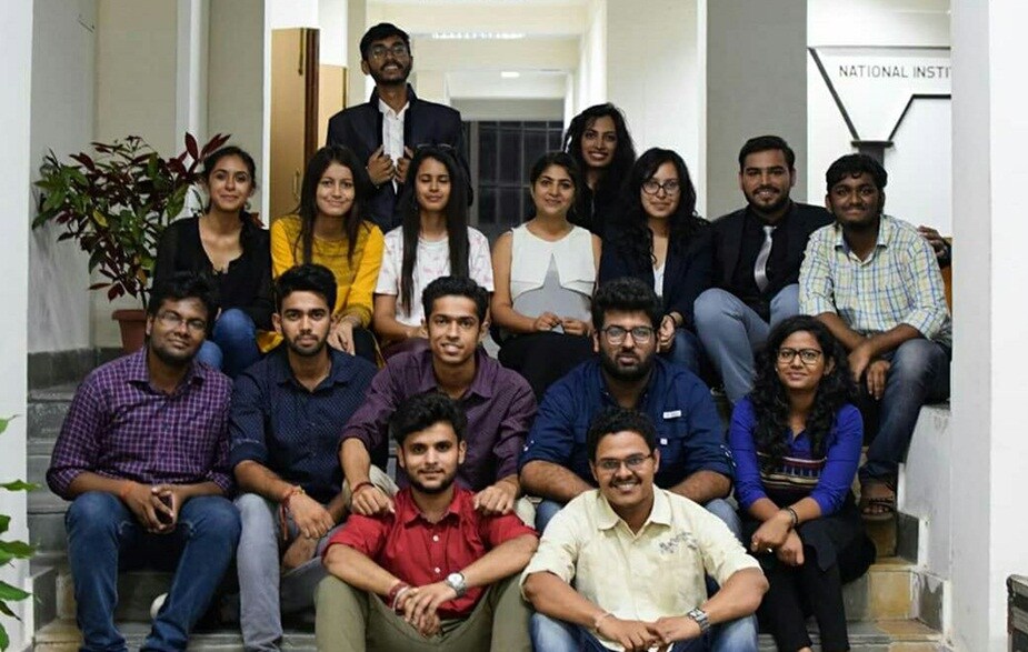  ਹਾਲਾਂਕਿ, ਕੋਰੋਨਾ ਵਾਇਰਸ ਦੇ ਕਾਰਨ, ਸਾਨਿਆ ਸਿਰਫ ਘਰੋਂ ਕੰਮ ਕਰੇਗੀ. ਪਰ ਹੁਣ ਉਹ ਨੋਇਡਾ ਵਿਚ ਕੰਪਨੀ ਲਈ ਸੇਵਾਵਾਂ ਪ੍ਰਦਾਨ ਕਰੇਗੀ।