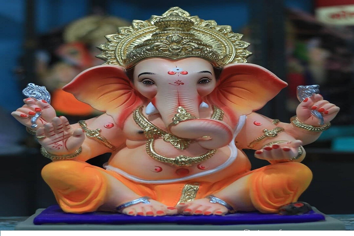  ਅੰਗ ਵਿਗਿਆਨ ਅਨੁਸਾਰ ਉਦਰ ਖ਼ੁਸ਼ਹਾਲੀ ਅਤੇ ਬਖ਼ਤਾਵਰੀ ਦਾ ਪ੍ਰਤੀਕ ਹੈ।ਗਣੇਸ਼ ਜੀ ਦਾ ਬਹੁਤ ਉਦਰ ਸੁਨੇਹਾ ਦਿੰਦਾ ਹੈ ਕਿ ਸੁੱਖ ਜੀਵਨ ਜਿਊਣ ਲਈ ਢਿੱਡ ਵਿੱਚ ਚੰਗੀ ਅਤੇ ਬੁਰੀ ਸਾਰੀਆਂ ਗੱਲਾਂ ਨੂੰ ਪਾਚਨ ਕਰ ਲੈਣਾ ਚਾਹੀਦਾ ਹੈ।ਕਿਸੇ ਗੱਲ ਨੂੰ ਹਰ ਹਾਲ ਵਿੱਚ ਆਪਣੇ ਆਪ ਦੇ ਅੰਦਰ ਰੱਖ ਕੇ ਵੱਡੀ ਵਿਚਾਰ-ਬੁੱਝ ਦੇ ਨਾਲ ਕੋਈ ਫ਼ੈਸਲਾ ਲੈਣਾ ਚਾਹੀਦਾ ਹੈ।ਲੰਬੋਦਰ ਸਵਰੂਪ ਨਾਲ ਸਿੱਖਣਾ ਚਾਹੀਦਾ ਹੈ ਕਿ ਬੁੱਧੀ ਦੇ ਦੁਆਰੇ ਅਸੀਂ ਬਖ਼ਤਾਵਰੀ ਪ੍ਰਾਪਤ ਕਰ ਸਕਦੇ ਹਨ ਅਤੇ ਸਭ ਤੋਂ ਵੱਡੀ ਬਖ਼ਤਾਵਰੀ ਪ੍ਰਸੰਨਤਾ ਹੈ।