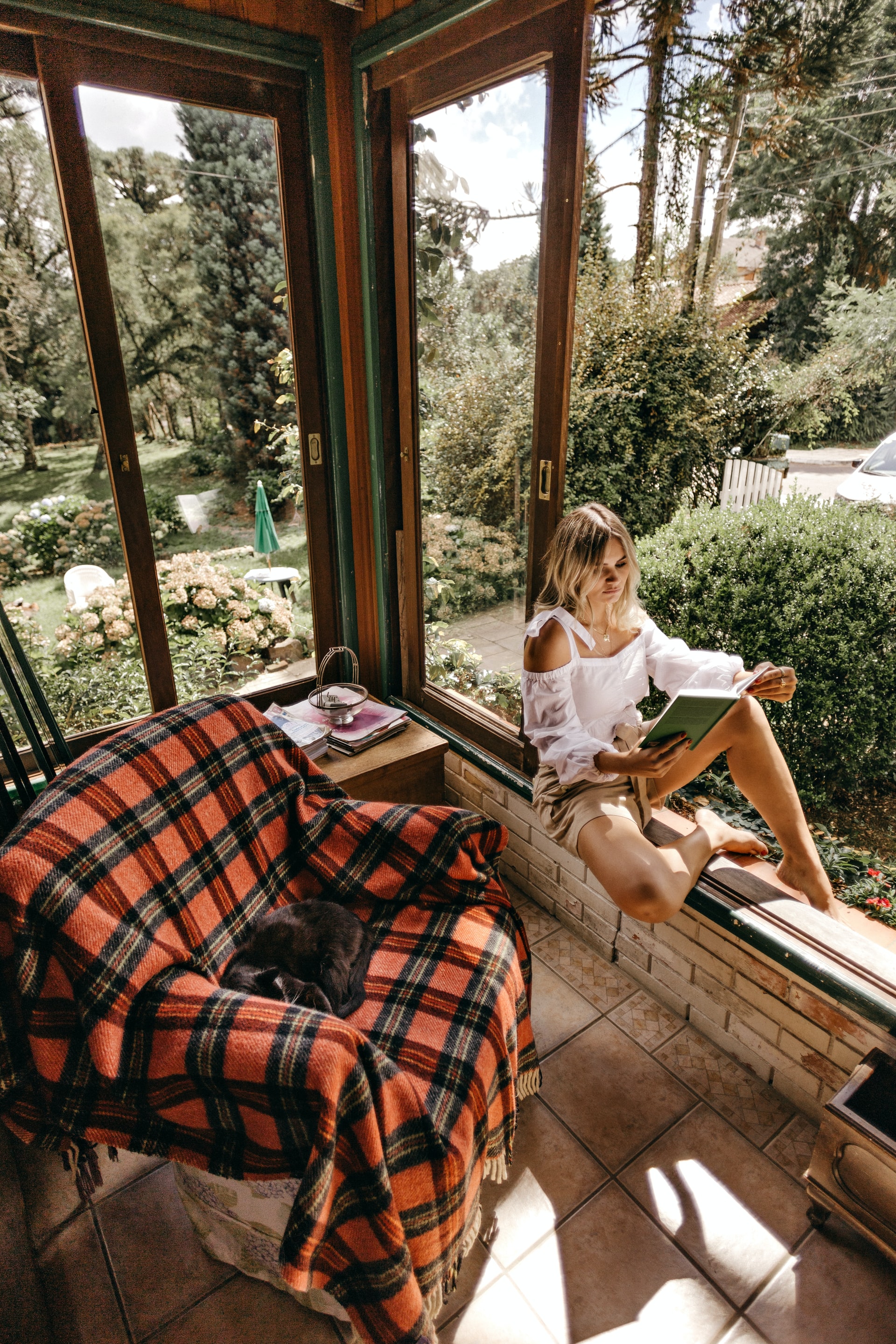  ਇਸ ਰਿਸਰਚ ਵਿੱਚ ਸ਼ਾਮਿਲ ਔਰਤਾਂ ਵਿੱਚੋਂ 55 ਫ਼ੀਸਦੀ ਨੇ ਦੱਸਿਆ ਕਿ ਉਹ ਘੱਟ ਤੋਂ ਘੱਟ ਇੱਕ ਕੁੱਤੇ ਦੇ ਨਾਲ ਬੈੱਡ ਸ਼ੇਅਰ ਕਰਦੀਆਂ ਹਨ। ਉਥੇ ਹੀ 31 ਫ਼ੀਸਦੀ ਨੇ ਦੱਸਿਆ ਕਿ ਉਹ ਘੱਟ ਤੋਂ ਘੱਟ ਇੱਕ ਬਿੱਲੀ ਦੇ ਨਾਲ ਬੈੱਡ ਸ਼ੇਅਰ ਕਰਦੀਆਂ ਹਨ। (Photo by Jonathan Borba on Unsplash)