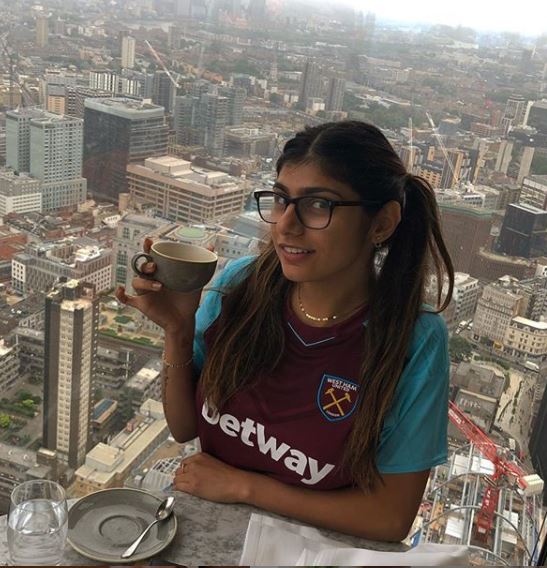  ਐਨਕ ਲਈ ਬੋਲੀ ਸ਼ੁੱਕਰਵਾਰ ਨੂੰ ਲਗਭਗ ਛੇ ਘੰਟੇ ਬਾਅਦ 11,400 ਡਾਲਰ 'ਤੇ ਪਹੁੰਚ ਗਈ। (PHOTO: Instagram)