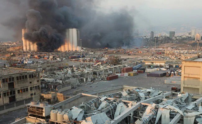  ਸ਼ਹਿਰ ਦੇ ਬੰਦਰਗਾਹ ਵਿਚ ਹਜ਼ਾਰਾਂ ਟਨ ਅਮੋਨੀਅਮ ਨਾਈਟ੍ਰੇਟ ਫਟਣ ਕਾਰਨ 4 ਅਗਸਤ ਨੂੰ ਇਕ ਵੱਡਾ ਧਮਾਕਾ ਸ਼ਹਿਰ ਬੇਰੂਤ ਦੇ ਸ਼ਹਿਰ ਹਿੱਲ ਗਿਆ, ਜਿਸ ਵਿਚ 160 ਤੋਂ ਵੱਧ ਲੋਕ ਮਾਰੇ ਗਏ ਅਤੇ 6000 ਤੋਂ ਵੱਧ ਜ਼ਖਮੀ ਹੋ ਗਏ। ਸੀ ਐਨ ਐਨ ਨੇ ਦੱਸਿਆ ਕਿ ਇਹ ਧਮਾਕਾ ਇੰਨਾ ਜ਼ਬਰਦਸਤ ਸੀ ਕਿ ਇਸ ਨੇ 3.3 ਮਾਪ ਦੇ ਭੂਚਾਲ ਦੇ ਬਰਾਬਰ ਭੂਚਾਲ ਦੀਆਂ ਲਹਿਰਾਂ ਪੈਦਾ ਕੀਤੀਆਂ ਜੋ ਸਾਈਪ੍ਰਸ ਵਿਚ ਲਗਭਗ 240 ਕਿਲੋਮੀਟਰ ਦੂਰ ਮਹਿਸੂਸ ਕੀਤੇ ਗਏ।(PHOTO: Instagram)