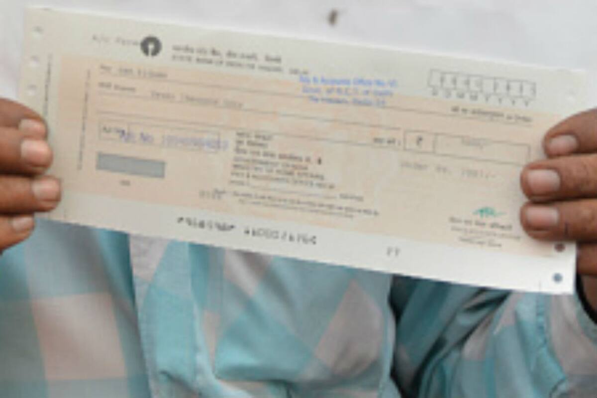  ਕਰਾਸ ਚੈਕ ਤੋਂ ਬਾਅਦ ਅੱਗੇ ਦੀ ਪ੍ਰਕਿਰਿਆ- ਚੈੱਕ ਅਦਾਇਗੀ ਤੋਂ ਪਹਿਲਾਂ ਇਹ ਜਾਣਕਾਰੀ ਕਰਾਸ ਚੈੱਕ ਕੀਤੀ ਜਾਏਗੀ। ਕਰਾਸ ਚੈਕ ਦੌਰਾਨ ਕੋਈ ਗਲਤੀ ਹੋਣ ਦੀ ਸਥਿਤੀ ਵਿੱਚ, ਇਸ ਨੂੰ 'ਚੈੱਕ ਟਰੰਕਸ਼ਨ ਸਿਸਟਮ' (CTS Cheque Truncation System) ਦੁਆਰਾ ਮਾਰਕ ਕਰਕੇ ਅਤੇ ਡਰਾਈ ਬੈਂਕ (ਬੈਂਕ ਜਿਸ ਜਗ੍ਹਾ ਚੈੱਕ ਅਦਾ ਕੀਤਾ ਜਾਣਾ ਹੈ) ਅਤੇ ਪ੍ਰੈਜੈਂਟਿੰਗ ਬੈਂਕ (ਜਿਸ ਬੈਂਕ ਤੋਂ ਚੈੱਕ ਜਾਰੀ ਕੀਤਾ ਜਾਂਦਾ ਹੈ) ਨੂੰ ਜਾਣਕਾਰੀ ਦਿੱਤੀ ਜਾਵੇਗੀ। ਆਰਬੀਆਈ ਨੇ ਕਿਹਾ ਹੈ ਕਿ ਅਜਿਹੀ ਸਥਿਤੀ ਵਿੱਚ ਜ਼ਰੂਰੀ ਕਦਮ ਚੁੱਕੇ ਜਾਣਗੇ।