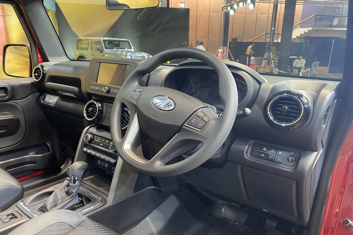  ਦੂਜੀ ਪੀੜ੍ਹੀ ਦੇ ਮਹਿੰਦਰਾ ਥਾਰ ਦੀਆਂ ਹੋਰ ਵਿਸ਼ੇਸ਼ਤਾਵਾਂ ਦੀ ਗੱਲ ਕਰੀਏ ਤਾਂ ਇਸ ਨੂੰ 9 ਵੇਰੀਐਂਟ ਅਤੇ ਰੈਡ ਰੇਜ, ਗਲੈਕਸੀ ਗ੍ਰੇ, ਮਿਸਟਿਕ ਕਾਪਰ, ਰਾਕੀ ਬੀਜ, ਨੈਪੋਲੀ ਬਲੈਕ ਅਤੇ ਐਕੁਆਮਰਾਈਨ ਕਲਰ ਆਪਸ਼ਨ ਨਾਲ ਲਾਂਚ ਕੀਤਾ ਗਿਆ ਹੈ। ਨਿਊ ਮਹਿੰਦਰਾ ਥਾਰ ਵਿੱਚ ਐਮਐਚਐਚਐਕਸਕੇ ਸਾਈਡ ਬੈਜ ਵੇਖਣ ਲਈ ਬਹੁਤ ਵਧੀਆ ਹੈ। mHWK ਇਕ ਇੰਜਣ ਸਮਰੱਥਾ ਹੈ, ਜੋ ਕਿ ਇਸ ਆਫ-ਰੋਡ ਐਸਯੂਵੀ ਦੀ ਸ਼ਕਤੀ ਦਰਸਾਉਂਦੀ ਹੈ।