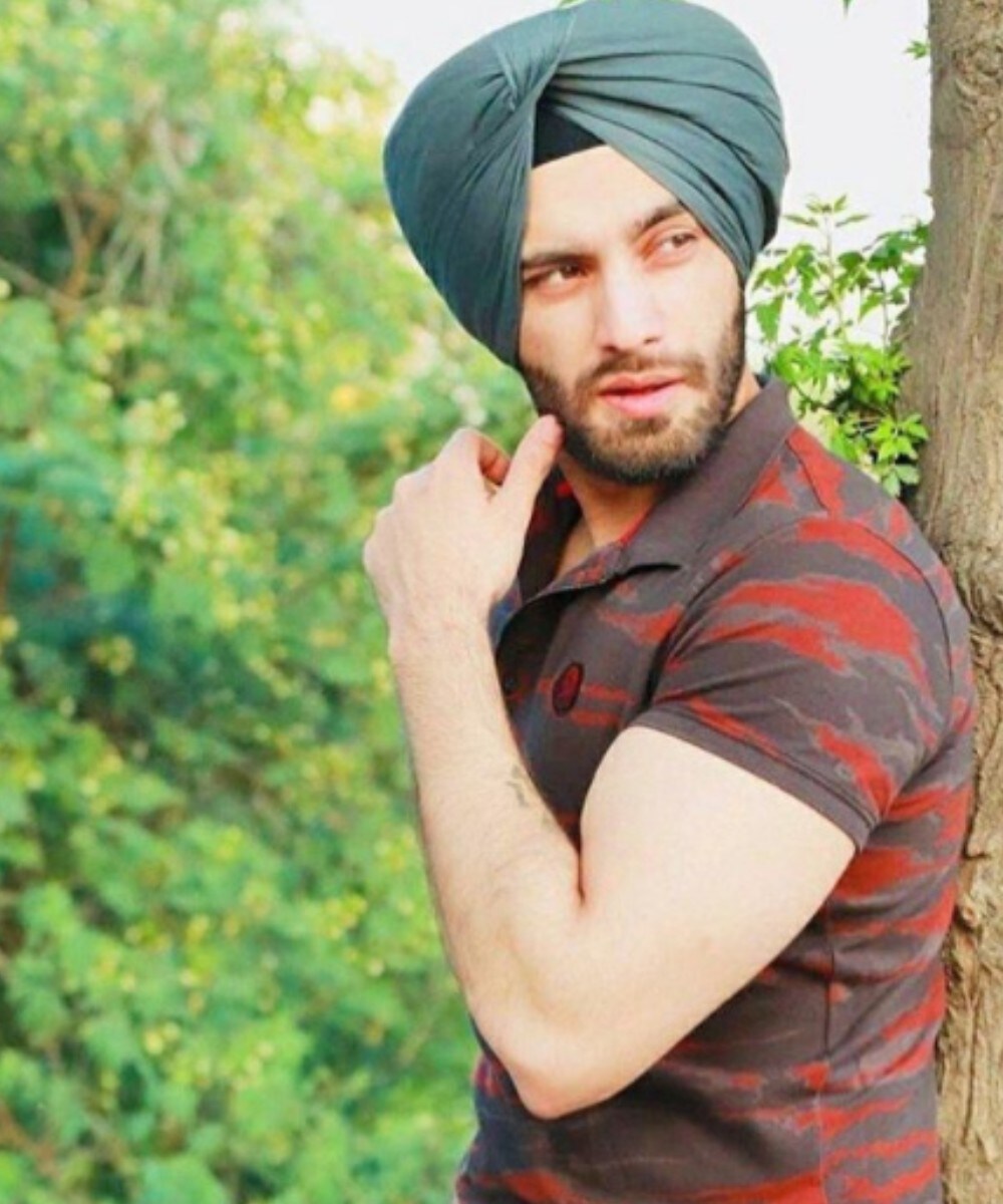  ਸਾਰਾ ਗੁਰਪਾਲ ਨੇ ਵੀ ਸ਼ਹਿਜ਼ਾਦ ਦੀ ਪੋਸਟ 'ਤੇ ਟਿੱਪਣੀ ਕੀਤੀ ਹੈ। ਉਨ੍ਹਾਂ ਲਿਖਿਆ- ਫਿਰ ਬੇਲੋੜਾ ਫੈਸਲਾ, ਜ਼ਿੰਦਗੀ ਬਹੁਤ ਅਨਿਆਂਪੂਰਨ ਹੈ ਪਰ ਤੁਹਾਨੂੰ ਮਜ਼ਬੂਤ ​​ਹੋਣਾ ਚਾਹੀਦਾ ਹੈ !! ਲੋਕ ਜਦੋਂ ਉਹ ਸ਼ਾਹਜ਼ਾਦ ਦੇ ਸਾਰਾ ਘਰੋਂ ਬਾਹਰ ਆ ਕੇ ਨਾਰਾਜ਼ਗੀ ਜ਼ਾਹਰ ਕਰ ਰਹੇ ਹਨ।   Photo Credit-@shehzaddeol/Instagram