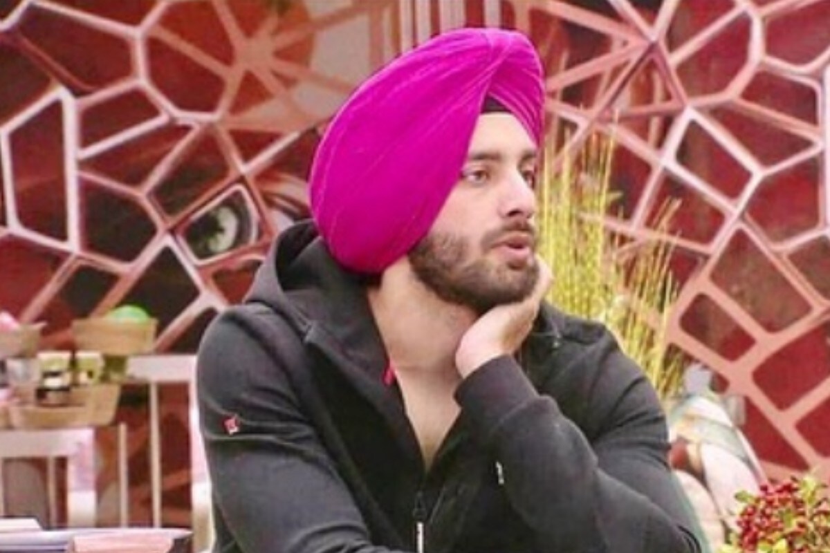  ਇਕ ਇੰਟਰਵਿਊ ਦੌਰਾਨ ਸ਼ਹਿਜ਼ਾਦ ਨੇ ਕਿਹਾ ਕਿ ਘਰਵਾਲਿਆਂ ਨਾਲੋਂ ਜ਼ਿਆਦਾ ਪ੍ਰੇਸ਼ਾਨੀ ਮੈਨੂੰ ਆਪਣੇ ਸੀਨੀਅਰਸ ਨਾਲ ਸੀ। ਮੈਨੂੰ ਘਰਵਾਲਿਆਂ ਮੈਂਬਰਾਂ ਤੋਂ ਬਹੁਤ ਘੱਟ ਵੋਟਾਂ ਪ੍ਰਾਪਤ ਹੋਈਆਂ, ਪਰ ਜਦੋਂ ਸੀਨੀਅਰਸ ਦੀ ਵਾਰੀ ਆਈ, ਉਹ ਸਾਰੇ ਮੇਰੇ ਵਿਰੋਧ ਵਿੱਚ ਆ ਗਏ। ਮੈਨੂੰ ਘਰਵਾਲਿਆਂ ਤੋਂ ਸਿਰਫ ਦੋ ਵੋਟਾਂ ਮਿਲੀਆਂ। ਹਰ ਕਿਸੇ ਕੋਲ ਚਾਰ ਸਨ, ਫਿਰ ਬਾਕੀ ਤਿੰਨ ਸੀਨੀਅਰਸ ਸਨ, ਉਨ੍ਹਾਂ ਨੇ ਮੈਨੂੰ ਬਾਹਰ ਜਾਣ ਦਾ ਰਸਤਾ ਹੀ ਦਿਖਾਇਆ। ਉਨ੍ਹਾਂ ਕਿਹਾ ਮੈਨੂੰ ਚੰਗਾ ਲਗਦਾ ਜੇ ਲੋਕ ਮੈਨੂੰ ਬਾਹਰ ਕੱਢਦੇ। Photo Credit-@shehzaddeol/Instagram