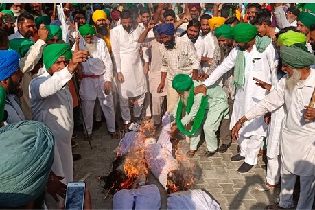 ਖੇਤੀ ਕਾਨੂੰਨ -ਕਿਸਾਨ ਆਗੂਆਂ ਦੇ ਕੀਤੇ ਨਿਰਾਦਰ ਦੇ ਰੋਸ ’ਚ ਕੇਂਦਰ ਸਰਕਾਰ ਦੀਆਂ ਅਰਥੀਆਂ ਫੂਕੀਆਂ