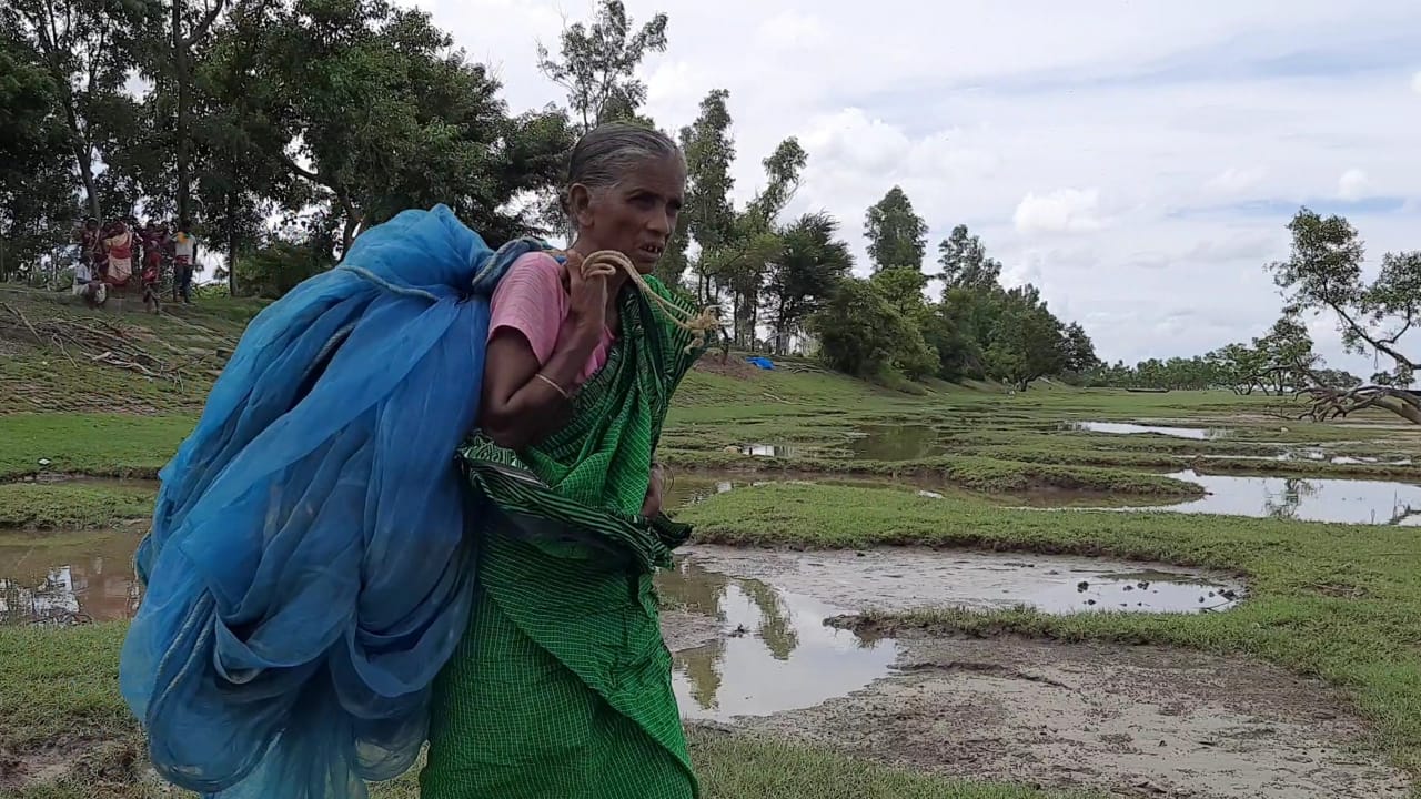  55 ਸਾਲ ਦੀ ਪੁਸ਼ਪਾਰਾਣੀ ਕਰ ਨਦੀ ਵਿਚੋਂ  60 ਕਿੱਲੋ ਦੀ ਭੋਲ਼ਾ ਮੱਛੀ ਫੜਨ ਵਿੱਚ ਕਾਮਯਾਬ ਰਹੀ ਅਤੇ ਇਸ ਮੱਛੀ ਨੇ ਉਸ ਨੂੰ ਲੱਖਪਤੀ ਬਣਾ ਦਿੱਤਾ ਹੈ। ਇਹ ਮੱਛੀ ਉਸ ਨੇ ਪੱਛਮ ਬੰਗਾਲ ਦੇ ਸਾਗਰ ਟਾਪੂ  ਦੇ ਇੱਕ ਸਥਾਨਕ  ਨੂੰ ₹3.32 ਲੱਖ ਵਿੱਚ ਵੇਚ ਦਿੱਤਾ।ਚੰਪਾਪੁਰੀ ਵੀ ਸਾਗਰ ਟਾਪੂ  ਦੇ ਚਾਕਫੁਲਦੁਬੀ ਪਿੰਡ ਦੀ ਰਹਿਣ ਵਾਲੀ ਹੈ।