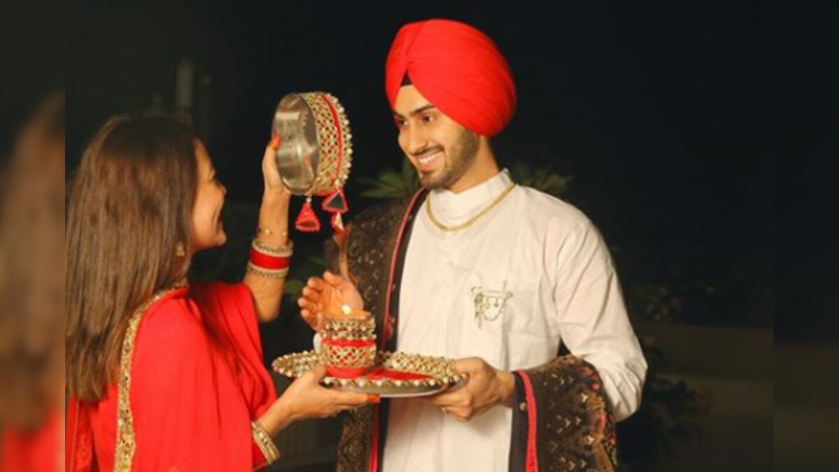 Neha Kakkar First Karva Chauth With Hubby Rohanpreet Singh See Inside Pics ਨੇਹਾ ਕੱਕੜ ਨੇ ਇਸ 