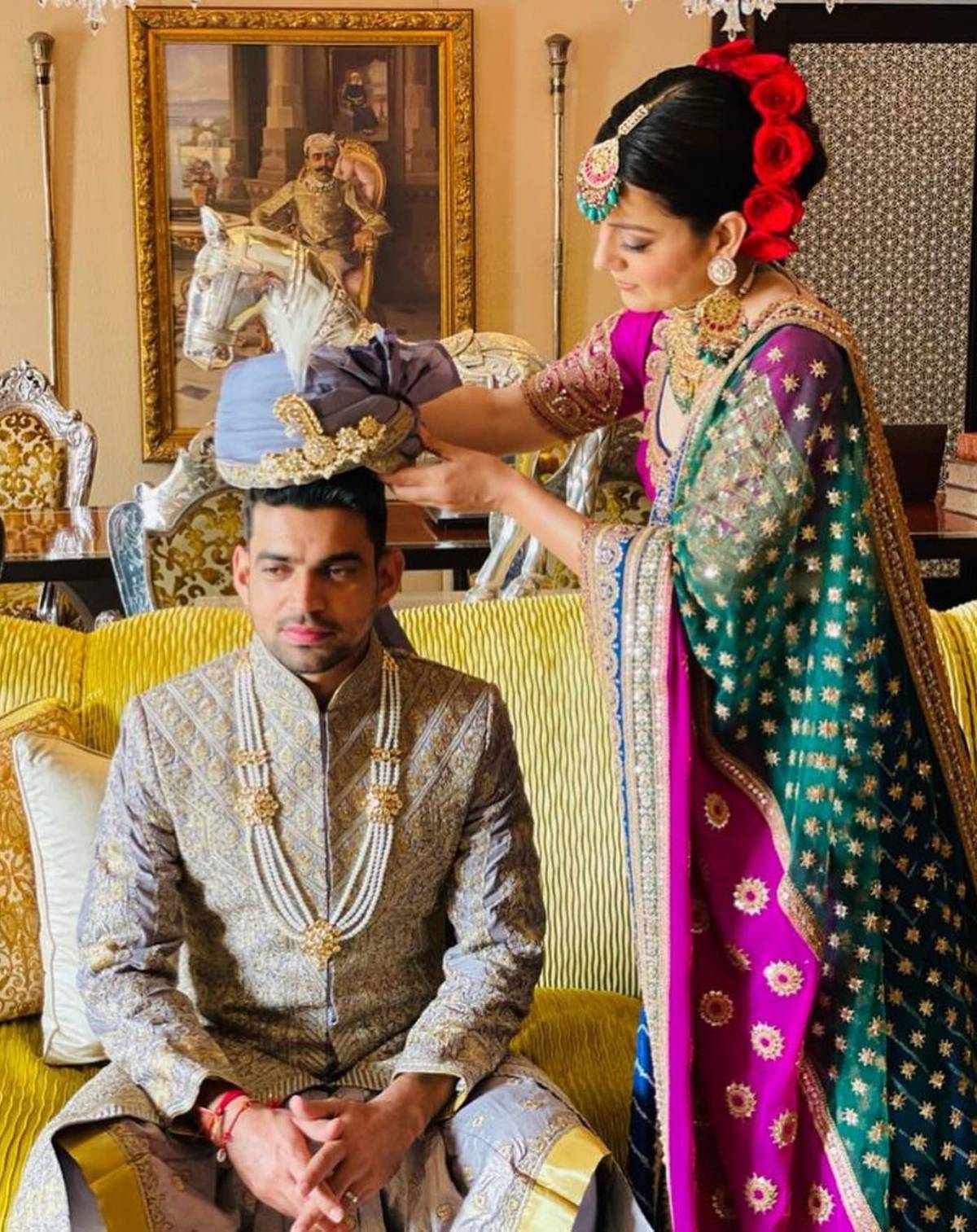 ਕੰਗਨਾ ਰਨੌਤ ਨੇ ਇਸ ਵਿਆਹ 'ਚ ਕਸਟਮ ਮੇਡ ਬੰਦਾਨੀ ਲਹਿੰਗਾ 'ਚ ਨਜ਼ਰ ਆਈ। ਉਨ੍ਹਾਂ ਦਾ ਇਹ ਲਹਿੰਗਾ 14 ਮਹੀਨਿਆਂ ਵਿਚ ਤਿਆਰ ਹੋਇਆ ਹੈ ਅਤੇ ਇਸ ਨੂੰ ਅਨੁਰਾਧਾ ਐਡਵੋਕੇਟ ਨੇ ਕੰਗਨਾ ਲਈ ਤਿਆਰ ਕੀਤਾ ਹੈ। (Photos- @kanganaranaut/Instagram) ਕੰਗਨਾ ਰਨੌਤ ਨੇ ਇਸ ਵਿਆਹ 'ਚ ਕਸਟਮ ਮੇਡ ਬੰਦਾਨੀ ਲਹਿੰਗਾ 'ਚ ਨਜ਼ਰ ਆਈ। ਉਨ੍ਹਾਂ ਦਾ ਇਹ ਲਹਿੰਗਾ 14 ਮਹੀਨਿਆਂ ਵਿਚ ਤਿਆਰ ਹੋਇਆ ਹੈ ਅਤੇ ਇਸ ਨੂੰ ਅਨੁਰਾਧਾ ਐਡਵੋਕੇਟ ਨੇ ਕੰਗਨਾ ਲਈ ਤਿਆਰ ਕੀਤਾ ਹੈ। (Photos- @kanganaranaut/Instagram)