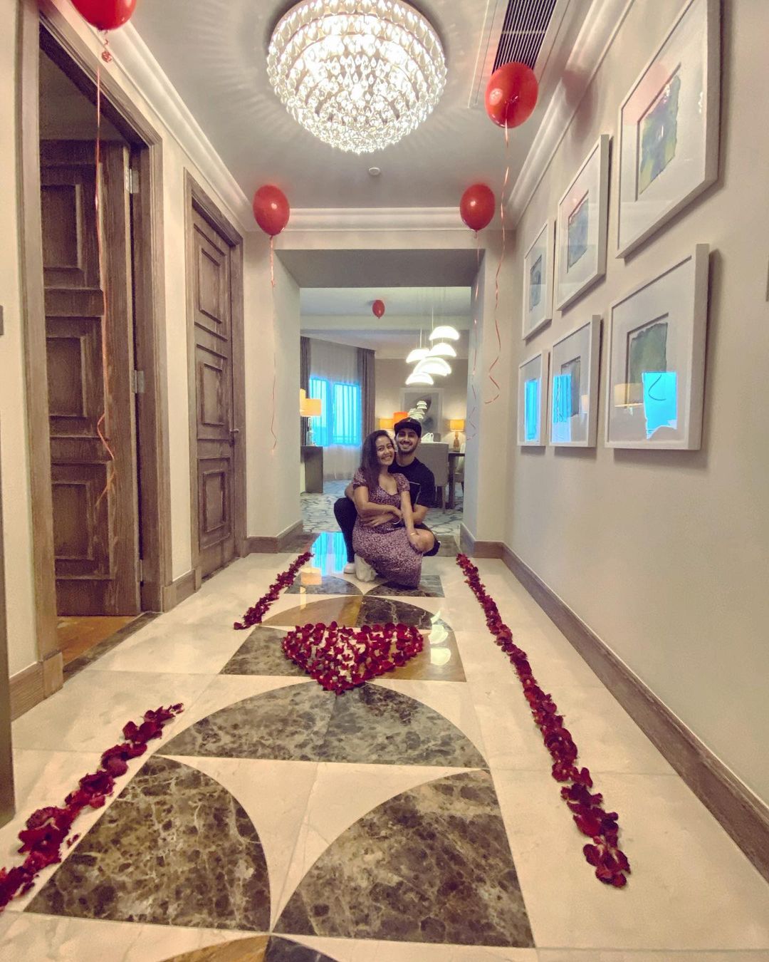ਇਨ੍ਹਾਂ ਫੋਟੋਆਂ ਵਿਚ ਨੇਹਾ ਕੱਕੜ ਆਪਣੇ ਪਤੀ ਰੋਹਨਪ੍ਰੀਤ ਨਾਲ ਹਨੀਮੂਨ 'ਤੇ ਰੋਮਾਂਟਿਕ ਫੋਟੋਆਂ ਖਿਚਵਾਉਂਦੀ ਦਿਖ ਰਹੀ ਹੈ। ਇਨ੍ਹਾਂ ਫੋਟੋਆਂ 'ਚ ਰੋਹਨ ਅਤੇ ਨੇਹਾ ਦੀ ਜੋੜੀ ਬਹੁਤ ਹੀ ਪਿਆਰੀ ਲੱਗ ਰਹੀ ਹੈ। (Photo Credit- @nehakakkar/Instagram) ਇਨ੍ਹਾਂ ਫੋਟੋਆਂ ਵਿਚ ਨੇਹਾ ਕੱਕੜ ਆਪਣੇ ਪਤੀ ਰੋਹਨਪ੍ਰੀਤ ਨਾਲ ਹਨੀਮੂਨ 'ਤੇ ਰੋਮਾਂਟਿਕ ਫੋਟੋਆਂ ਖਿਚਵਾਉਂਦੀ ਦਿਖ ਰਹੀ ਹੈ। ਇਨ੍ਹਾਂ ਫੋਟੋਆਂ 'ਚ ਰੋਹਨ ਅਤੇ ਨੇਹਾ ਦੀ ਜੋੜੀ ਬਹੁਤ ਹੀ ਪਿਆਰੀ ਲੱਗ ਰਹੀ ਹੈ। (Photo Credit- @nehakakkar/Instagram)