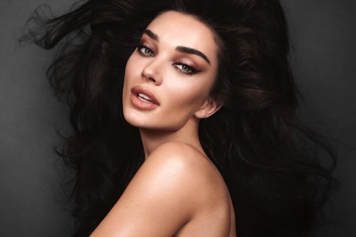 <strong>ਨਵੀਂ ਦਿੱਲੀ-</strong> ਬਾਲੀਵੁੱਡ ਅਦਾਕਾਰਾ ਐਮੀ ਜੈਕਸਨ (Amy Jackson) ਆਪਣੀ ਬੇਹੱਦ ਬੋਲਡ ਤਸਵੀਰ ਕਾਰਨ ਸੁਰਖੀਆਂ ਵਿੱਚ ਛਾਈ ਹੋਈ ਹੈ। ਐਮੀ ਨੇ ਹਾਲ ਹੀ ਵਿਚ ਆਪਣਾ ਨਿਊਡ ਫੋਟੋਸ਼ੂਟ ਕਰਵਾਇਆ, ਜਿਸ ਦੀਆਂ ਦੋ ਤਸਵੀਰਾਂ ਉਸਨੇ ਆਪਣੇ ਸੋਸ਼ਲ ਨੈੱਟਵਰਕਿੰਗ ਸਾਈਟ ਇੰਸਟਾਗ੍ਰਾਮ 'ਤੇ ਸ਼ੇਅਰ ਕੀਤੀਆਂ ਹਨ। (ਫੋਟੋ -Instagram @iamamyjackson) <strong>ਨਵੀਂ ਦਿੱਲੀ-</strong> ਬਾਲੀਵੁੱਡ ਅਦਾਕਾਰਾ ਐਮੀ ਜੈਕਸਨ (Amy Jackson) ਆਪਣੀ ਬੇਹੱਦ ਬੋਲਡ ਤਸਵੀਰ ਕਾਰਨ ਸੁਰਖੀਆਂ ਵਿੱਚ ਛਾਈ ਹੋਈ ਹੈ। ਐਮੀ ਨੇ ਹਾਲ ਹੀ ਵਿਚ ਆਪਣਾ ਨਿਊਡ ਫੋਟੋਸ਼ੂਟ ਕਰਵਾਇਆ, ਜਿਸ ਦੀਆਂ ਦੋ ਤਸਵੀਰਾਂ ਉਸਨੇ ਆਪਣੇ ਸੋਸ਼ਲ ਨੈੱਟਵਰਕਿੰਗ ਸਾਈਟ ਇੰਸਟਾਗ੍ਰਾਮ 'ਤੇ ਸ਼ੇਅਰ ਕੀਤੀਆਂ ਹਨ। (ਫੋਟੋ -Instagram @iamamyjackson)