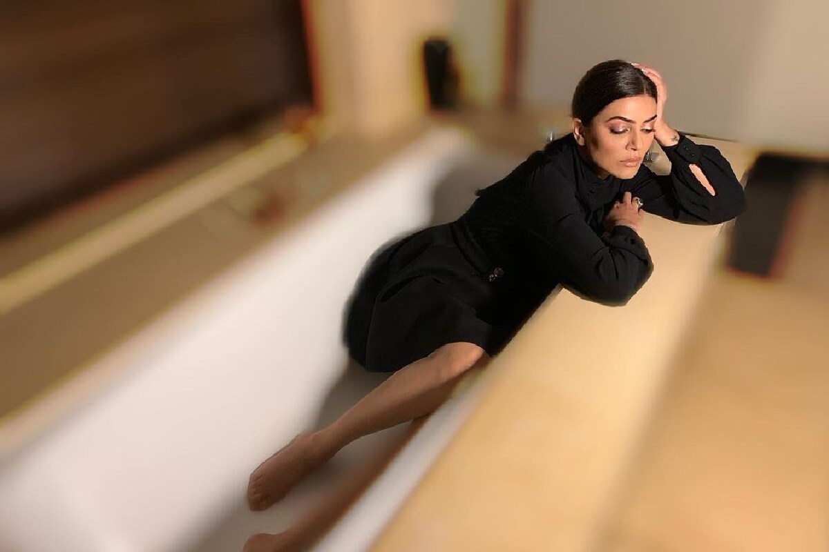 ਮਹੇਸ਼ ਭੱਟ ਦੀ ਨਿਰਦੇਸ਼ਤ ਫਿਲਮ 'ਦਸਤਕ' ਬਾਕਸ ਆਫਿਸ 'ਤੇ ਕੁਝ ਖਾਸ ਦਿਖਾਉਣ ਵਿੱਚ ਅਸਫਲ ਰਹੀ, ਪਰ ਸੁਸ਼ਮਿਤਾ ਦੇ ਇਸ ਫਿਲਮ 'ਚ ਅਭਿਨੈ ਦੀ ਬਹੁਤ ਪ੍ਰਸ਼ੰਸਾ ਕੀਤੀ ਗਈ। (Photo courtesy: Instagram @ sushmitasen47) ਮਹੇਸ਼ ਭੱਟ ਦੀ ਨਿਰਦੇਸ਼ਤ ਫਿਲਮ 'ਦਸਤਕ' ਬਾਕਸ ਆਫਿਸ 'ਤੇ ਕੁਝ ਖਾਸ ਦਿਖਾਉਣ ਵਿੱਚ ਅਸਫਲ ਰਹੀ, ਪਰ ਸੁਸ਼ਮਿਤਾ ਦੇ ਇਸ ਫਿਲਮ 'ਚ ਅਭਿਨੈ ਦੀ ਬਹੁਤ ਪ੍ਰਸ਼ੰਸਾ ਕੀਤੀ ਗਈ। (Photo courtesy: Instagram @ sushmitasen47)