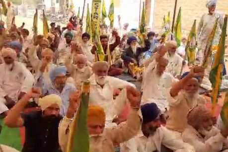 ਕੈਪਟਨ ਵਲੋਂ ਦਿੱਲੀ ਧਰਨੇ ਨੂੰ ਕਿਸਾਨਾਂ ਨੇ ਦੱਸਿਆ ਡਰਾਮੇਬਾਜ਼ੀ