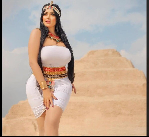  ਅਦਾਲਤ ਵਿੱਚ ਫੋਟੋਗ੍ਰਾਫਰ ਦਾ ਕੇਸ ਭੇਜਿਆ ਗਿਆ ਹੈ ਅਤੇ ਉਸ ‘ਤੇ ਸਖਤ ਕਾਰਵਾਈ ਕੀਤੀ ਜਾ ਸਕਦੀ ਹੈ। ਇਸ ਤੋਂ ਪਹਿਲਾਂ ਪਿਛਲੇ ਇੰਸਟਾਗ੍ਰਾਮ 'ਤੇ, ਹਫਤੇ ਦੇ ਬਹੁਤ ਮਸ਼ਹੂਰ ਮਾਡਲ ਸ਼ਿਮਮੀ ਨੇ ਇਨ੍ਹਾਂ ਤਸਵੀਰਾਂ ਨੂੰ ਪ੍ਰਾਚੀਨ ਮਿਸਰ ਵਿੱਚ ਪਹਿਨੇ ਜਾਣ ਵਾਲੇ ਕੱਪੜਿਆਂ ਵਿੱਚ ਪੋਸਟ ਕੀਤਾ ਸੀ। ਇਨ੍ਹਾਂ ਤਸਵੀਰਾਂ ਵਿਚ ਉਹ ਮਿਸਰ ਦੀ 4700 ਸਾਲ ਪੁਰਾਣੀ ਪਿਰਾਮਿਡ ਦਾਜੋਸਰ ਦੇ ਸਾਮ੍ਹਣੇ ਖੜ੍ਹੀ ਨਜ਼ਰ ਆ ਰਹੀ ਸੀ। (ਫੋਟੋ: Instagram/salma.elshimy.officiall)