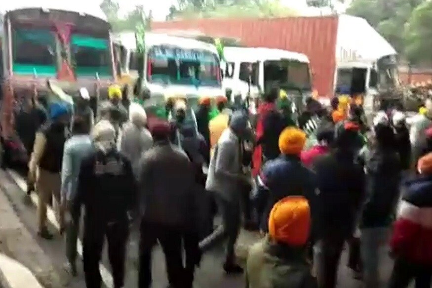 ਜਦੋਂ ਹਾਈਵੇ 'ਤੇ ਟ੍ਰੈਫਿਕ ਚੱਲ ਰਿਹਾ ਸੀ, ਤਾਂ ਦਿੱਲੀ-ਜੈਪੁਰ ਹਾਈਵੇ ਦਾ ਇਕ ਛੋਟਾ ਜਿਹਾ ਹਿੱਸਾ ਬੰਦ ਕਰ ਦਿੱਤਾ ਗਿਆ ਸੀ. ਪਰ ਜਦੋਂ ਕਿਸਾਨ ਜੈਸਿੰਘਪੁਰ ਖੇੜਾ ਸਰਹੱਦ ਤੋਂ ਪਾਰ ਹੋ ਕੇ ਮਸਾਨੀ ਪਿੰਡ ਦੇ ਨਜ਼ਦੀਕ ਪਹੁੰਚੇ ਤਾਂ ਹਾਈਵੇ ਜਾਮ ਹੋ ਗਿਆ। ਜਦੋਂ ਹਾਈਵੇ 'ਤੇ ਟ੍ਰੈਫਿਕ ਚੱਲ ਰਿਹਾ ਸੀ, ਤਾਂ ਦਿੱਲੀ-ਜੈਪੁਰ ਹਾਈਵੇ ਦਾ ਇਕ ਛੋਟਾ ਜਿਹਾ ਹਿੱਸਾ ਬੰਦ ਕਰ ਦਿੱਤਾ ਗਿਆ ਸੀ. ਪਰ ਜਦੋਂ ਕਿਸਾਨ ਜੈਸਿੰਘਪੁਰ ਖੇੜਾ ਸਰਹੱਦ ਤੋਂ ਪਾਰ ਹੋ ਕੇ ਮਸਾਨੀ ਪਿੰਡ ਦੇ ਨਜ਼ਦੀਕ ਪਹੁੰਚੇ ਤਾਂ ਹਾਈਵੇ ਜਾਮ ਹੋ ਗਿਆ।