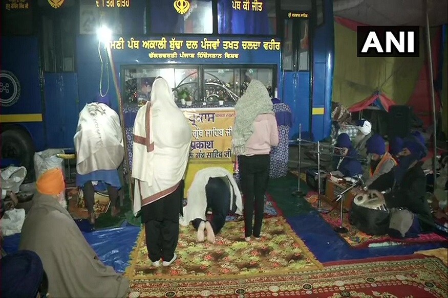 ਦੱਸ ਦੇਈਏ ਕਿ ਦਿੱਲੀ ਦੀਆਂ ਸਰਹੱਦਾਂ 'ਤੇ ਤਿੰਨ ਖੇਤੀਬਾੜੀ ਕਾਨੂੰਨਾਂ ਖਿਲਾਫ ਪਿਛਲੇ 55 ਦਿਨਾਂ ਤੋਂ ਚੱਲ ਰਹੇ ਅੰਦੋਲਨ ਦੇ ਵਿਚਕਾਰ, ਕੇਂਦਰ ਸਰਕਾਰ ਅੱਜ ਕਿਸਾਨ ਸੰਗਠਨਾਂ ਨਾਲ ਗੱਲਬਾਤ ਦਾ ਦਸਵਾਂ ਗੇੜਾ ਹੈ। ਦੱਸ ਦੇਈਏ ਕਿ ਦਿੱਲੀ ਦੀਆਂ ਸਰਹੱਦਾਂ 'ਤੇ ਤਿੰਨ ਖੇਤੀਬਾੜੀ ਕਾਨੂੰਨਾਂ ਖਿਲਾਫ ਪਿਛਲੇ 55 ਦਿਨਾਂ ਤੋਂ ਚੱਲ ਰਹੇ ਅੰਦੋਲਨ ਦੇ ਵਿਚਕਾਰ, ਕੇਂਦਰ ਸਰਕਾਰ ਅੱਜ ਕਿਸਾਨ ਸੰਗਠਨਾਂ ਨਾਲ ਗੱਲਬਾਤ ਦਾ ਦਸਵਾਂ ਗੇੜਾ ਹੈ।