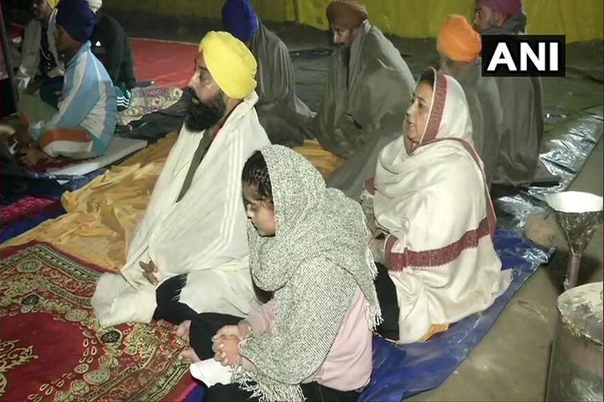ਦਰਅਸਲ, ਮੰਗਲਵਾਰ ਨੂੰ ਇਹ ਮੁਲਾਕਾਤ ਸੁਪਰੀਮ ਕੋਰਟ ਵੱਲੋਂ ਬਣਾਈ ਕਮੇਟੀ ਵਿੱਚ ਟਰੈਕਟਰ ਰੈਲੀ ਅਤੇ ਕਿਸਾਨ ਜੱਥੇਬੰਦੀਆਂ ਦੇ ਸਟੈਂਡ ਨੂੰ ਵੇਖਣ ਲਈ ਇੱਕ ਦਿਨ ਲਈ ਮੁਲਤਵੀ ਕਰ ਦਿੱਤੀ ਗਈ ਸੀ। ਦਰਅਸਲ, ਮੰਗਲਵਾਰ ਨੂੰ ਇਹ ਮੁਲਾਕਾਤ ਸੁਪਰੀਮ ਕੋਰਟ ਵੱਲੋਂ ਬਣਾਈ ਕਮੇਟੀ ਵਿੱਚ ਟਰੈਕਟਰ ਰੈਲੀ ਅਤੇ ਕਿਸਾਨ ਜੱਥੇਬੰਦੀਆਂ ਦੇ ਸਟੈਂਡ ਨੂੰ ਵੇਖਣ ਲਈ ਇੱਕ ਦਿਨ ਲਈ ਮੁਲਤਵੀ ਕਰ ਦਿੱਤੀ ਗਈ ਸੀ।