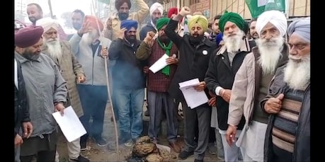 ਕਿਸਾਨ ਜਥੇਬੰਦੀ ਨੇ ਲੋਹੜੀ ਮੌਕੇ ਸਾੜੀਆਂ ਖੇਤੀ ਕਾਨੂੰਨਾਂ ਦੀਆਂ ਕਾਪੀਆਂ