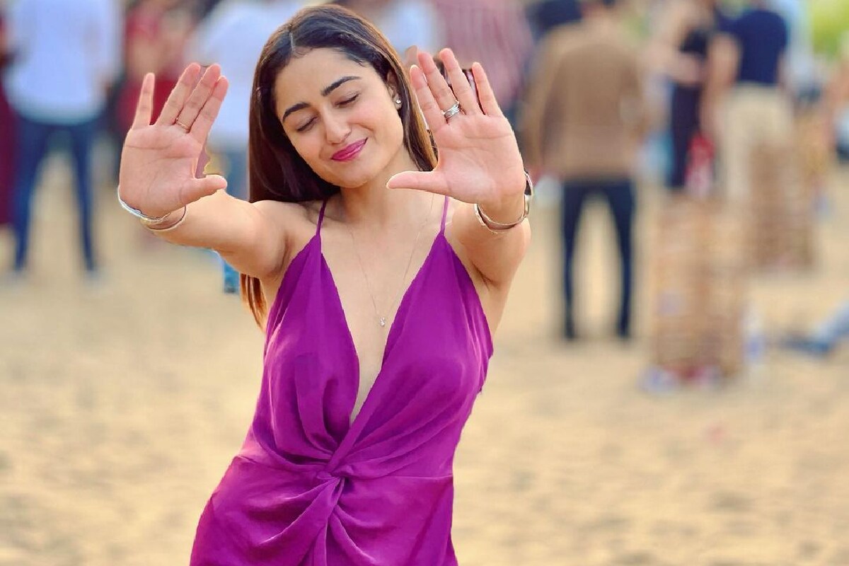 ਇੰਸਟਾਗ੍ਰਾਮ ਕਿੱਕ ਬਾਕਸਿੰਗ ਕਰਦੀ ਇਕ ਬਲੈਕ ਐਂਡ ਵਾਈਟ ਵੀਡੀਓ ਨੂੰ ਸਾਂਝਾ ਕੀਤਾ। ਇਹ ਵੀਡੀਓ ਪ੍ਰਸ਼ੰਸਕਾਂ ਦੀਆਂ ਟਿੱਪਣੀਆਂ ਅਤੇ ਪਸੰਦਾਂ ਨਾਲ ਭਰਪੂਰ ਹੈ (Photo courtesy Instagram @tridhac) ਇੰਸਟਾਗ੍ਰਾਮ ਕਿੱਕ ਬਾਕਸਿੰਗ ਕਰਦੀ ਇਕ ਬਲੈਕ ਐਂਡ ਵਾਈਟ ਵੀਡੀਓ ਨੂੰ ਸਾਂਝਾ ਕੀਤਾ। ਇਹ ਵੀਡੀਓ ਪ੍ਰਸ਼ੰਸਕਾਂ ਦੀਆਂ ਟਿੱਪਣੀਆਂ ਅਤੇ ਪਸੰਦਾਂ ਨਾਲ ਭਰਪੂਰ ਹੈ (Photo courtesy Instagram @tridhac)
