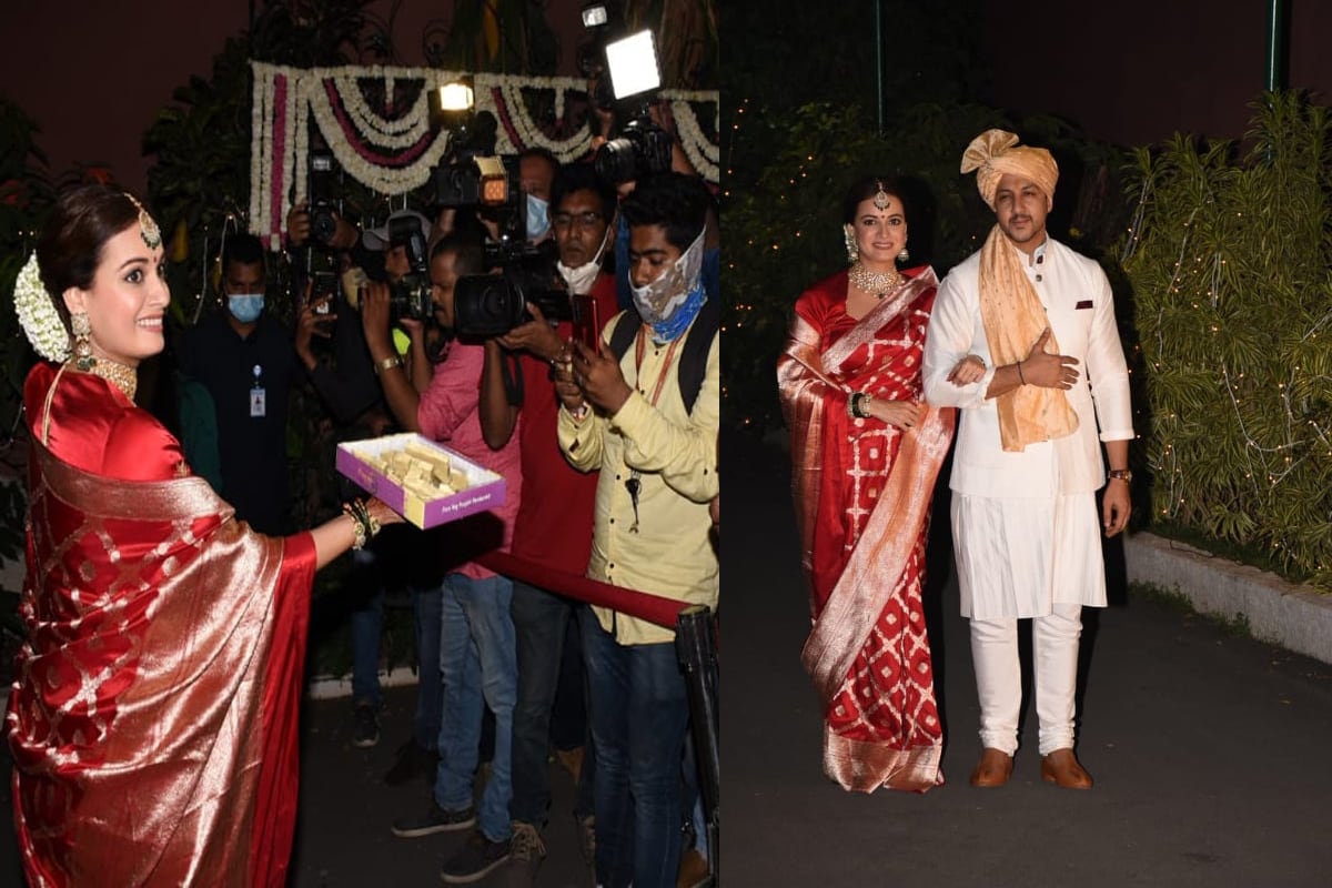 ਮੁੰਬਈ- ਬਾਲੀਵੁੱਡ ਅਭਿਨੇਤਰੀ ਦੀਆ ਮਿਰਜ਼ਾ (Dia Mirza) ਨੇ ਸੋਮਵਾਰ ਨੂੰ ਬਿਜ਼ਨੈੱਸਮੈਨ ਵੈਭਵ ਰੇਖੀ(Vaibhav Rekhi) ਨਾਲ ਵਿਆਹ ਕਰਵਾ ਲਿਆ। ਜਿਸ ਬਿਲਡਿੰਗ ਵਿੱਚ ਦੀਆ ਰਹਿੰਦੀ ਹੈ, ਉਸੇ ਸੁਸਾਇਟੀ ਦੇ ਵੱਡੇ ਗਾਰਡਨ ਵਿੱਚ ਹੀ ਉਸਦਾ ਵਿਆਹ ਹੋਇਆ। ਵਿਆਹ ਤੋਂ ਤੁਰੰਤ ਬਾਅਦ ਹੀ ਦੀਆ ਮਿਰਜ਼ਾ ਅਤੇ ਵੈਭਵ ਰੇਖੀ (Dia Mirza Vaibhav Rekhi Wedding) ਦੀਆਂ ਕੁਝ ਤਸਵੀਰਾਂ ਅਤੇ ਵੀਡੀਓ ਸਾਹਮਣੇ ਆਈਆਂ ਹਨ, ਜੋ ਸੋਸ਼ਲ ਮੀਡੀਆ(Social Media) 'ਤੇ ਵਾਇਰਲ ਹੋ ਰਹੀਆਂ ਹਨ। ਵਿਆਹ ਤੋਂ ਬਾਅਦ ਦੀਆ ਅਤੇ ਵੈਭਵ ਇਕੱਠੇ ਸਾਹਮਣੇ ਆਏ ਅਤੇ ਫੋਟੋਆਂ ਲਈ ਪੋਜ਼ ਦਿੱਤੇ। ਇਸ ਤੋਂ ਬਾਅਦ, ਦੀਆ ਮਿਰਜ਼ਾ ਨੇ ਫੋਟੋਗ੍ਰਾਫਰ ਤੇ ਵੈਡਿੰਗ ਵੇਨਿਊ ਦੇ ਬਾਹਰ ਖੜ੍ਹੇ ਲੋਕਾਂ ਵਿੱਚ ਮਠਿਆਈ ਵੀ ਵੰਡੀ। (photo credit: viral bhayani) ਮੁੰਬਈ- ਬਾਲੀਵੁੱਡ ਅਭਿਨੇਤਰੀ ਦੀਆ ਮਿਰਜ਼ਾ (Dia Mirza) ਨੇ ਸੋਮਵਾਰ ਨੂੰ ਬਿਜ਼ਨੈੱਸਮੈਨ ਵੈਭਵ ਰੇਖੀ(Vaibhav Rekhi) ਨਾਲ ਵਿਆਹ ਕਰਵਾ ਲਿਆ। ਜਿਸ ਬਿਲਡਿੰਗ ਵਿੱਚ ਦੀਆ ਰਹਿੰਦੀ ਹੈ, ਉਸੇ ਸੁਸਾਇਟੀ ਦੇ ਵੱਡੇ ਗਾਰਡਨ ਵਿੱਚ ਹੀ ਉਸਦਾ ਵਿਆਹ ਹੋਇਆ। ਵਿਆਹ ਤੋਂ ਤੁਰੰਤ ਬਾਅਦ ਹੀ ਦੀਆ ਮਿਰਜ਼ਾ ਅਤੇ ਵੈਭਵ ਰੇਖੀ (Dia Mirza Vaibhav Rekhi Wedding) ਦੀਆਂ ਕੁਝ ਤਸਵੀਰਾਂ ਅਤੇ ਵੀਡੀਓ ਸਾਹਮਣੇ ਆਈਆਂ ਹਨ, ਜੋ ਸੋਸ਼ਲ ਮੀਡੀਆ(Social Media) 'ਤੇ ਵਾਇਰਲ ਹੋ ਰਹੀਆਂ ਹਨ। ਵਿਆਹ ਤੋਂ ਬਾਅਦ ਦੀਆ ਅਤੇ ਵੈਭਵ ਇਕੱਠੇ ਸਾਹਮਣੇ ਆਏ ਅਤੇ ਫੋਟੋਆਂ ਲਈ ਪੋਜ਼ ਦਿੱਤੇ। ਇਸ ਤੋਂ ਬਾਅਦ, ਦੀਆ ਮਿਰਜ਼ਾ ਨੇ ਫੋਟੋਗ੍ਰਾਫਰ ਤੇ ਵੈਡਿੰਗ ਵੇਨਿਊ ਦੇ ਬਾਹਰ ਖੜ੍ਹੇ ਲੋਕਾਂ ਵਿੱਚ ਮਠਿਆਈ ਵੀ ਵੰਡੀ। (photo credit: viral bhayani)