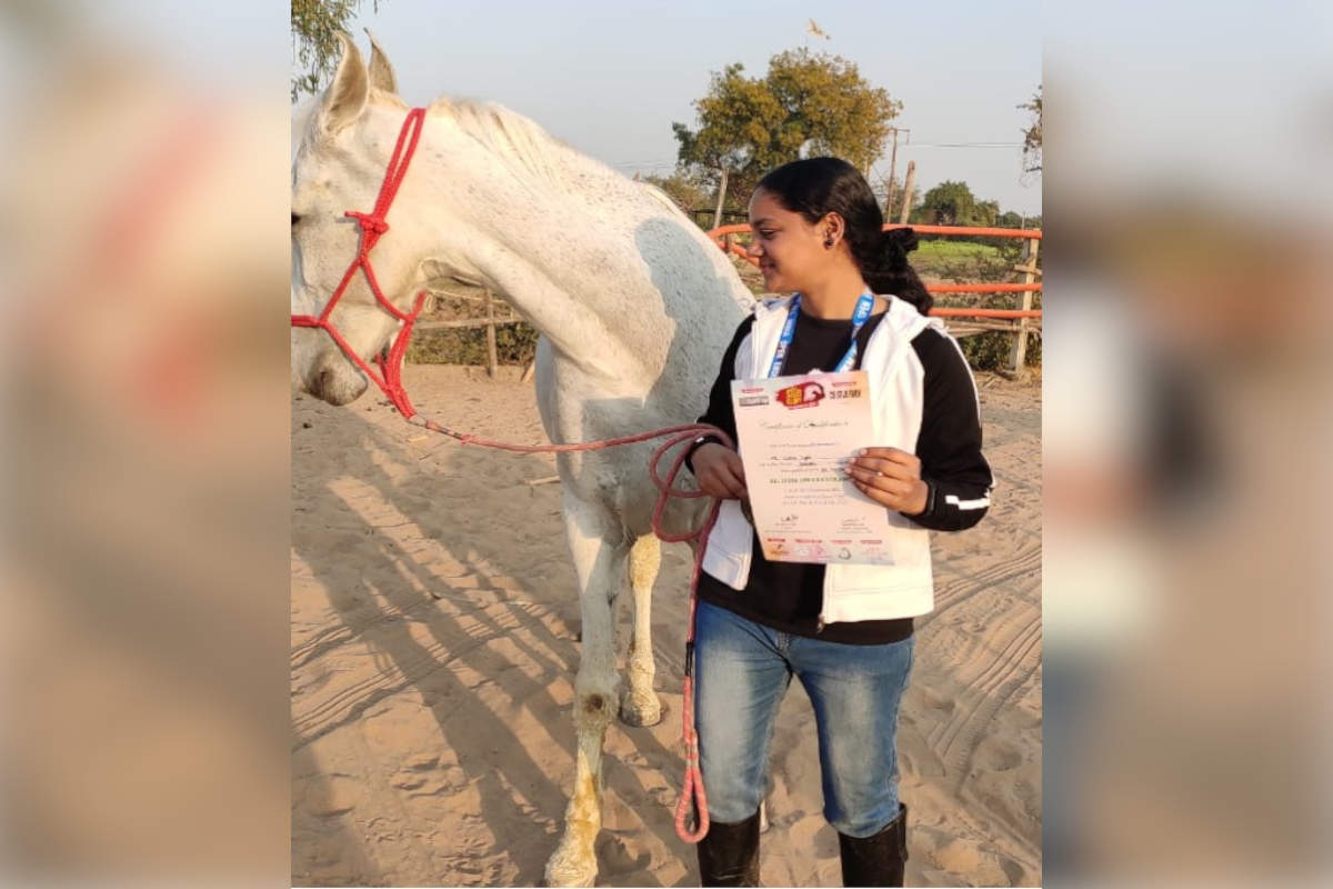 ਘੋੜੇ ਸਵਾਰ ਮੁਕਾਬਲੇ ਵਿਚ ਵੀ ਮਹੱਤਵਪੂਰਣ ਭੂਮਿਕਾ ਅਦਾ ਕਰਦਾ ਹੈ. ਘੋੜਾ ਅਤੇ ਘੋੜਾ ਇਕੋ ਇਕਾਈ ਦੇ ਰੂਪ ਵਿਚ ਦੇਖਿਆ ਜਾਂਦਾ ਹੈ। ਸਾਇਮਾ ਸਯਦ ਆਪਣੇ ਜ਼ਿਆਦਾਤਰ ਮੁਕਾਬਲਿਆਂ ਵਿਚ ਆਪਣੀ ਪਿਆਰੀ ਮਾਰਵਾੜੀ ਮੈਰੀ ਅਰਾਵਲੀ ਨਾਲ ਹਿੱਸਾ ਲੈਂਦੀ ਹੈ। ਸਾਈਮਾ ਨੇ ਅਰਾਵਲੀ ਵਿਚ ਸਵਾਰ ਹੋ ਕੇ ਸਟਾਰ ਬਣਨ ਲਈ ਲੋੜੀਂਦੇ ਸਾਰੇ ਮੁਕਾਬਲਿਆਂ ਵਿਚ ਹਿੱਸਾ ਲਿਆ। ਇਸ ਤਰ੍ਹਾਂ, ਅਯਵਾਲੀ ਨੇ ਵੀ ਸਯਾਮਾ ਦੀ ਇਸ ਸਫਲਤਾ ਵਿਚ ਮਹੱਤਵਪੂਰਣ ਯੋਗਦਾਨ ਪਾਇਆ। ਘੋੜੇ ਸਵਾਰ ਮੁਕਾਬਲੇ ਵਿਚ ਵੀ ਮਹੱਤਵਪੂਰਣ ਭੂਮਿਕਾ ਅਦਾ ਕਰਦਾ ਹੈ. ਘੋੜਾ ਅਤੇ ਘੋੜਾ ਇਕੋ ਇਕਾਈ ਦੇ ਰੂਪ ਵਿਚ ਦੇਖਿਆ ਜਾਂਦਾ ਹੈ। ਸਾਇਮਾ ਸਯਦ ਆਪਣੇ ਜ਼ਿਆਦਾਤਰ ਮੁਕਾਬਲਿਆਂ ਵਿਚ ਆਪਣੀ ਪਿਆਰੀ ਮਾਰਵਾੜੀ ਮੈਰੀ ਅਰਾਵਲੀ ਨਾਲ ਹਿੱਸਾ ਲੈਂਦੀ ਹੈ। ਸਾਈਮਾ ਨੇ ਅਰਾਵਲੀ ਵਿਚ ਸਵਾਰ ਹੋ ਕੇ ਸਟਾਰ ਬਣਨ ਲਈ ਲੋੜੀਂਦੇ ਸਾਰੇ ਮੁਕਾਬਲਿਆਂ ਵਿਚ ਹਿੱਸਾ ਲਿਆ। ਇਸ ਤਰ੍ਹਾਂ, ਅਯਵਾਲੀ ਨੇ ਵੀ ਸਯਾਮਾ ਦੀ ਇਸ ਸਫਲਤਾ ਵਿਚ ਮਹੱਤਵਪੂਰਣ ਯੋਗਦਾਨ ਪਾਇਆ।