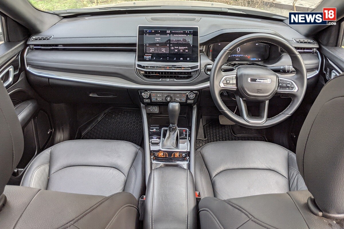 ਈ 2021 Jeep Compass ਵਿਚ ਤੁਹਾਨੂੰ ਨਵਾਂ ਡੈਸ਼ਬੋਰਡ ਮਿਲੇਗਾ, ਜਿਸ ਵਿਚ ਕੰਪਨੀ ਨੇ 10 ਇੰਜ ਦਾ ਫਲੋਟਿੰਗ ਟਚ ਸਕਰੀਨ ਇੰਫੋਟੇਨਮੈਂਟ ਸਿਸਟਮ ਦਿੱਤਾ ਹੈ। ਈ 2021 Jeep Compass ਵਿਚ ਤੁਹਾਨੂੰ ਨਵਾਂ ਡੈਸ਼ਬੋਰਡ ਮਿਲੇਗਾ, ਜਿਸ ਵਿਚ ਕੰਪਨੀ ਨੇ 10 ਇੰਜ ਦਾ ਫਲੋਟਿੰਗ ਟਚ ਸਕਰੀਨ ਇੰਫੋਟੇਨਮੈਂਟ ਸਿਸਟਮ ਦਿੱਤਾ ਹੈ।
