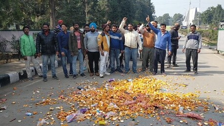 ਪੰਜਾਬੀ ਯੂਨੀਵਰਸਿਟੀ ਵਿਚ ਸਫਾਈ ਕਰਮਚਾਰੀਆਂ ਨੇ ਥਾਂ-ਥਾਂ ਲਾਏ ਕੂੜ੍ਹੇ ਦੇ ਢੇਰ
