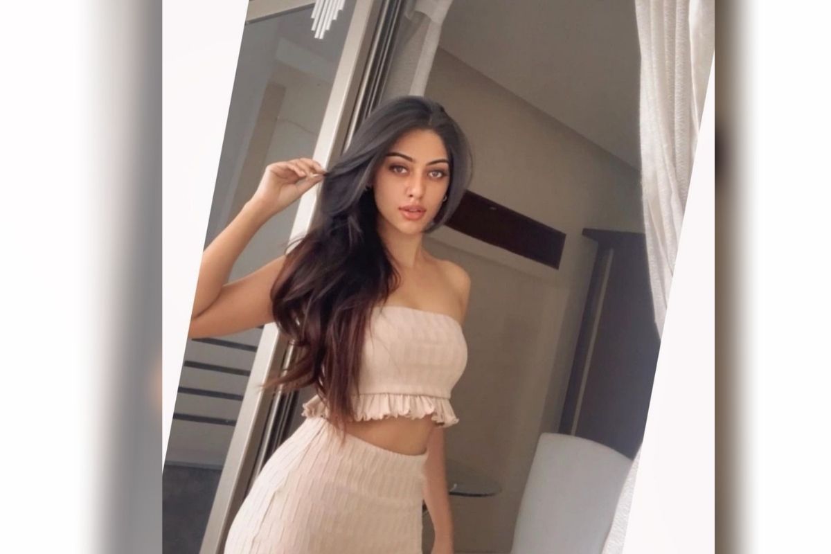  ਉਸ ਦੀਆਂ ਤਾਜ਼ਾ ਫੋਟੋਆਂ ਵੀ ਆਮ ਵਾਂਗ ਇੰਟਰਨੈਟ 'ਤੇ ਟ੍ਰੈਂਡ ਹੋ ਰਹੀਆਂ ਹਨ। ਵਾਈਟ ਕਰਾਪ ਟਾਪ ਪਹਿਨਣ ਵਾਲੀ, ਅਨੂ ਇਮੈਨੁਅਲ ਬਹੁਤ ਬੋਲਡ ਅੰਦਾਜ਼ ਵਿਚ ਦਿਖਾਈ ਦੇ ਰਹੀ ਹੈ।