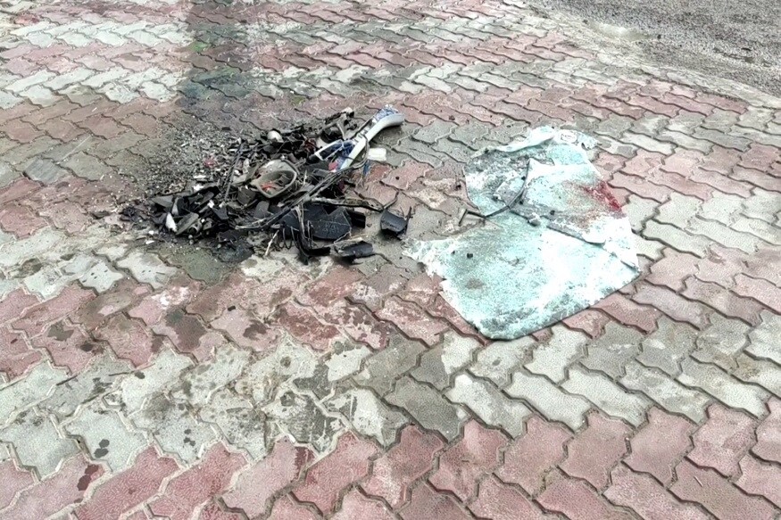  ਮ੍ਰਿਤਕਾਂ ਦੀ ਪਛਾਣ ਡਾਕਟਰ ਰਮੇਸ਼, ਡਾ ਸੰਜੇ ਸਿੰਗਲਾ ਅਤੇ ਕਮਲਦੀਪ ਜਿੰਦਲ ਨਿਵਾਸੀ ਕਾਲਾਂਵਾਲੀ ਵਜੋਂ ਹੋਈ ਹੈ। ਔਰਤ ਦੀ ਪਛਾਣ ਪ੍ਰਿਆ ਪਤਨੀ ਡਾਕਟਰ ਸੰਜੇ ਸਿੰਗਲਾ ਵਜੋਂ ਹੋਈ ਹੈ। ਚਾਰੇ ਕਾਰ ਸਵਾਰ ਚਿੰਤਪੁਰਨੀ (ਹਿਮਾਚਲ ਪ੍ਰਦੇਸ਼) ਤੋਂ ਹਰਿਆਣਾ ਦੇ ਕਾਲਾਂਵਾਲੀ ਵਾਪਸ ਜਾ ਰਹੇ ਸਨ।