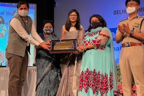 ਦਿੱਲੀ ਮਹਿਲਾ ਕਮਿਸ਼ਨ ਵਲੋਂ ਸਾਬਕਾ ਇੰਜੀਨੀਅਰ ਇਨ ਚੀਫ ਪੀਐਸਪੀਸੀਐਲ ਦੀ ਬੇਟੀ ਅਮਨ ਪ੍ਰੀਤ ਆਈਆਰਐਸ ਸਨਮਾਨਿਤ
