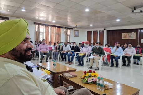 ਆਉਂਦੇ ਪੈਡੀ ਸੀਜਨ ਦੌਰਾਨ ਖਪਤਕਾਰਾਂ ਦੀਆਂ ਸੁਵਿਧਾਵਾਂ ਦੇ ਮੱਦੇਨਜ਼ਰ ਡਾਇਰੈਕਟਰ ਵਲੋਂ ਬਠਿੰਡਾ ਜ਼ੋਨ ਦੇ ਅਧਿਕਾਰੀਆਂ ਨਾਲ ਮੀਟਿੰਗ