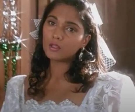 ਅਨੂ ਅਗਰਵਾਲ(Anu Aggarwal): ਅਦਾਕਾਰਾ ਅਨੂ ਅਗਰਵਾਲ ਦੇ ਕੈਰੀਅਰ ਦੀ ਸੁਪਰਹਿੱਟ ਫਿਲਮ 'ਆਸ਼ਿਕੀ' ਨਾਲ ਸ਼ਾਨਦਾਰ ਸ਼ੁਰੂਆਤ ਹੋਈ। ਪਰ ਇਕ ਦੁਰਘਟਨਾ ਨੇ ਉਸ ਦੀ ਜ਼ਿੰਦਗੀ ਬਦਲ ਦਿੱਤੀ। ਉਹ ਹਾਦਸੇ ਤੋਂ ਬਾਹਰ ਨਹੀਂ ਆ ਸਕੀ ਅਤੇ ਹੌਲੀ ਹੌਲੀ ਭੁੱਲ ਜਾਣ ਦੇ ਹਨੇਰੇ ਵਿੱਚ ਚਲੀ ਗਈ। ਉਸਨੇ ਆਪਣੀ ਇਕ ਕਿਤਾਬ ਵਿਚ ਆਪਣੀ ਨਿੱਜੀ ਜ਼ਿੰਦਗੀ ਬਾਰੇ ਲਿਖਿਆ ਹੈ। ਅਨੂ ਅਗਰਵਾਲ(Anu Aggarwal): ਅਦਾਕਾਰਾ ਅਨੂ ਅਗਰਵਾਲ ਦੇ ਕੈਰੀਅਰ ਦੀ ਸੁਪਰਹਿੱਟ ਫਿਲਮ 'ਆਸ਼ਿਕੀ' ਨਾਲ ਸ਼ਾਨਦਾਰ ਸ਼ੁਰੂਆਤ ਹੋਈ। ਪਰ ਇਕ ਦੁਰਘਟਨਾ ਨੇ ਉਸ ਦੀ ਜ਼ਿੰਦਗੀ ਬਦਲ ਦਿੱਤੀ। ਉਹ ਹਾਦਸੇ ਤੋਂ ਬਾਹਰ ਨਹੀਂ ਆ ਸਕੀ ਅਤੇ ਹੌਲੀ ਹੌਲੀ ਭੁੱਲ ਜਾਣ ਦੇ ਹਨੇਰੇ ਵਿੱਚ ਚਲੀ ਗਈ। ਉਸਨੇ ਆਪਣੀ ਇਕ ਕਿਤਾਬ ਵਿਚ ਆਪਣੀ ਨਿੱਜੀ ਜ਼ਿੰਦਗੀ ਬਾਰੇ ਲਿਖਿਆ ਹੈ।