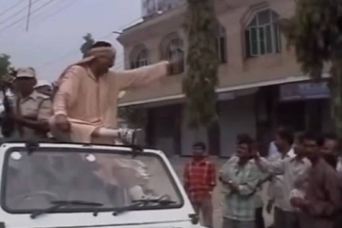ਦੱਸੋ ਦਈਏ ਕਿ ਮੁਖਤਾਰ ਅੰਸਾਰੀ ਦਾ ਅੰਤਰ ਰਾਜ ਗੈਂਗ ਨੰਬਰ 191 ਹੈ। ਇਸਦਾ ਆਗੂ ਮੁਖਤਾਰ ਅੰਸਾਰੀ ਹੈ। ਮੁਖਤਾਰ ਅੰਸਾਰੀ ਗਾਜ਼ੀਪੁਰ ਜ਼ਿਲੇ ਦੇ ਮੁਹੰਮਦਾਬਾਦ ਥਾਣੇ ਦਾ ਇਤਿਹਾਸ ਸ਼ੀਟਰ ਹੈ। ਮੁਖਤਾਰ ਦੀ ਹਿਸਟਰੀਸ਼ੀਟ ਦਾ ਨੰਬਰ 16 ਬੀ ਹੈ। ਮੁਖਤਾਰ ਖ਼ਿਲਾਫ਼ ਉੱਤਰ ਪ੍ਰਦੇਸ਼ ਅਤੇ ਹੋਰ ਰਾਜਾਂ ਵਿੱਚ ਤਕਰੀਬਨ 52 ਕੇਸ ਦਰਜ ਹਨ। ਦੱਸੋ ਦਈਏ ਕਿ ਮੁਖਤਾਰ ਅੰਸਾਰੀ ਦਾ ਅੰਤਰ ਰਾਜ ਗੈਂਗ ਨੰਬਰ 191 ਹੈ। ਇਸਦਾ ਆਗੂ ਮੁਖਤਾਰ ਅੰਸਾਰੀ ਹੈ। ਮੁਖਤਾਰ ਅੰਸਾਰੀ ਗਾਜ਼ੀਪੁਰ ਜ਼ਿਲੇ ਦੇ ਮੁਹੰਮਦਾਬਾਦ ਥਾਣੇ ਦਾ ਇਤਿਹਾਸ ਸ਼ੀਟਰ ਹੈ। ਮੁਖਤਾਰ ਦੀ ਹਿਸਟਰੀਸ਼ੀਟ ਦਾ ਨੰਬਰ 16 ਬੀ ਹੈ। ਮੁਖਤਾਰ ਖ਼ਿਲਾਫ਼ ਉੱਤਰ ਪ੍ਰਦੇਸ਼ ਅਤੇ ਹੋਰ ਰਾਜਾਂ ਵਿੱਚ ਤਕਰੀਬਨ 52 ਕੇਸ ਦਰਜ ਹਨ।