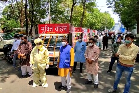 ਅੰਤਿਮ ਸਸਕਾਰ (ਮੁਰਦਾ) ਵਾਹਨਾਂ ਨਾਲ ਤਸਵੀਰਾਂ ਖਿਚਵਾ ਕੇ ਘਿਰੇ BJP ਨੇਤਾ, ਕਾਂਗਰਸ ਨੇ ਕਿਹਾ- ਸ਼ਰਮਨਾਕ ਫੋਟੋਸ਼ੂਟ