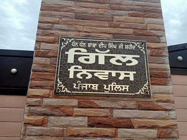  ਐਸਟੀਐਫ ਦੇ ਇਕ ਪੁਲਿਸ ਮੁਲਾਜ਼ਮ ਨੇ ਦੱਸਿਆ ਕਿ ਘਰ ਵਿੱਚੋ ਇੱਕ ਕਿਲੋ 10 ਗ੍ਰਾਮ ਹੈਰੋਇਨ ਬਰਾਮਦ ਕੀਤੀ ਗਈ ਹੈ। ਸੂਚਨਾ ਦੇ ਆਧਾਰ ਤੇ ਰੇਡ ਕੀਤੀ ਗਈ ਹੈ ਤੇ ਇਹ ਐਸਟੀਐਫ ਦੀ ਟੀਮ ਵੱਲੋਂ ਹੀ ਰੈੱਡ ਹੋਈ ਹੈ।