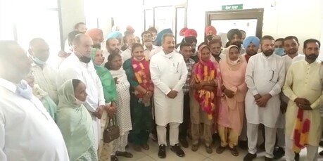 ਨਗਰ ਕੌਂਸਲ ਭਵਾਨੀਗੜ੍ਹ ਦੀ ਪ੍ਰਧਾਨਗੀ ਮੌਕੇ ਕੋਰੋਨਾ ਪ੍ਰੋਟੋਕਾਲ ਭੁੱਲੇ ਮੰਤਰੀ ਵਿਜੇਇੰਦਰ ਸਿੰਗਲਾ...