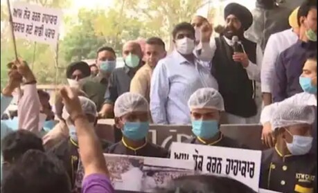 ਹੋਟਲ ਕਾਰੋਬਾਰੀਆਂ ਦਾ ਸਰਕਾਰ ਨੂੰ ਤਿੱਖਾ ਸਵਾਲ- ਸਿਆਸੀ ਰੈਲੀਆਂ ਕਰਨ ਵਾਲਿਆਂ ਨੂੰ ਕੋਰੋਨਾ ਕਿਉਂ ਕੁਝ ਨਹੀਂ ਕਹਿੰਦਾ?