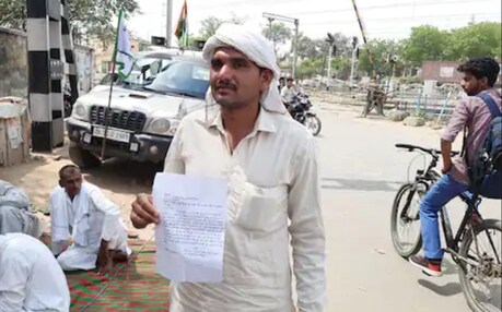 CM ਖੱਟਰ ਦੇ ਹੈਲੀਪੈਡ ਲਈ ਬਰਬਾਦ ਕਰ ਦਿੱਤੀ ਕਿਸਾਨ ਦੀ ਕਣਕ ਦੀ ਫਸਲ, ਹੁਣ ਮੁਆਵਜ਼ੇ ਲਈ ਕੱਟ ਰਿਹੈ ਸਰਕਾਰੀ ਦਫਤਰਾਂ ਦੇ ਚੱਕਰ