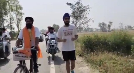 ਕੋਰੋਨਾ 'ਤੇ ਭਾਰੂ ਹੈ ਇਸ ਨੌਜਵਾਨ ਦਾ ਜਜ਼ਬਾ! ਕਿਸਾਨੀ ਸੰਘਰਸ਼ 'ਚ ਸ਼ਾਮਲ ਹੋਣ ਲਈ 600 KM ਦੌੜ ਕੇ ਜਾ ਰਿਹੈ ਦਿੱਲੀ