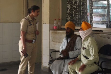 ਕਸਬਾ ਬਾਦਸ਼ਾਹਪੁਰ ਕਸਬੇ ਦੇ ਧਾਰਮਿਕ ਅਸਥਾਨ 'ਤੇ ਵਿਦਿਆਰਥਣ ਨਾਲ ਛੇੜਛਾੜ, ਪਾਸਕੋ ਐਕਟ ਦੇ ਤਹਿਤ ਬਜ਼ੁਰਗ ਖਿਲਾਫ ਕੇਸ ਦਰਜ