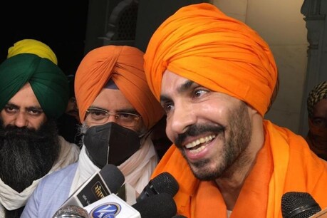 ਜੇਲ੍ਹ ਤੋਂ ਰਿਹਾਅ ਹੋਣ ਤੋਂ ਬਆਦ ਦੀਪ ਸਿੱਧੂ ਨੇ ਗੁਰਦੁਆਰਾ ਰਕਾਬਗੰਜ ਸਾਹਿਬ ਵਿਖੇ ਮੱਥਾ ਟੇਕਿਆ