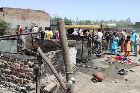 Bathinda-  ਝੁੱਗੀਆਂ 'ਚ ਅੱਗ ਲੱਗਣ ਕਾਰਨ, 40 ਬੱਕਰੀਆਂ ਸਮੇਤ ਦੋ ਕੁੜੀਆਂ ਦੇ ਵਿਆਹ ਦਾ ਦਾਜ ਅਤੇ ਘਰ ਦਾ ਸਾਮਾਨ ਸੜ ਕੇ ਸੁਆਹ